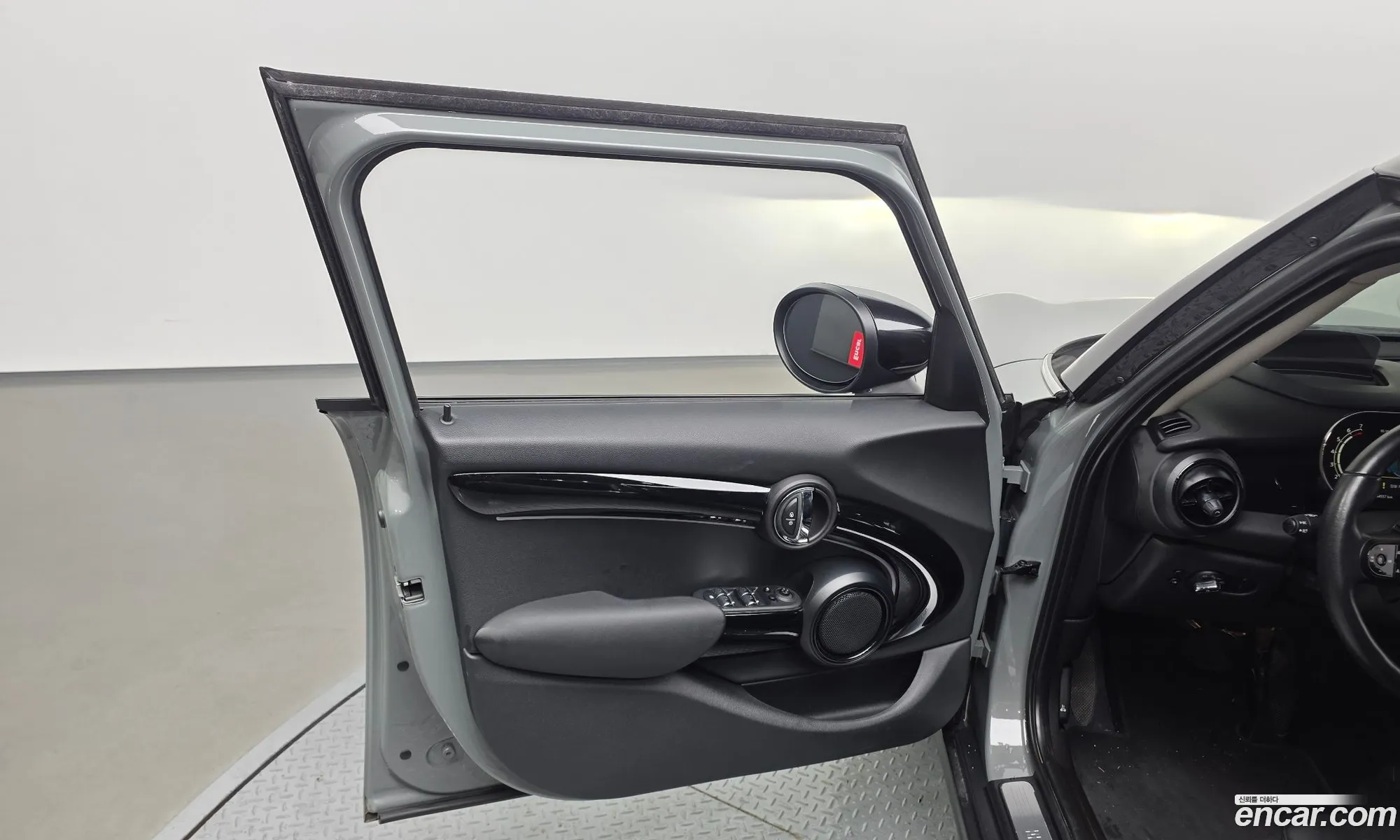 Mini Cooper S 2021 WMW61DK07N2R40669 — 18