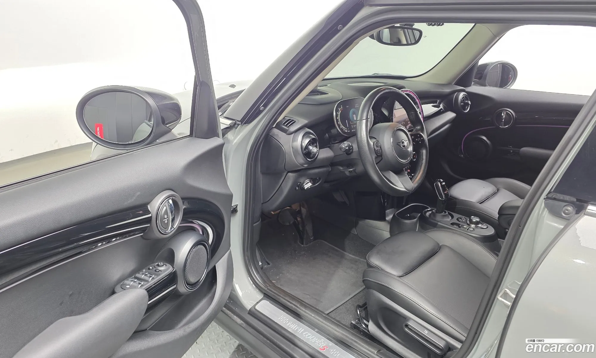 Mini Cooper S 2021 WMW61DK07N2R40669 — 25