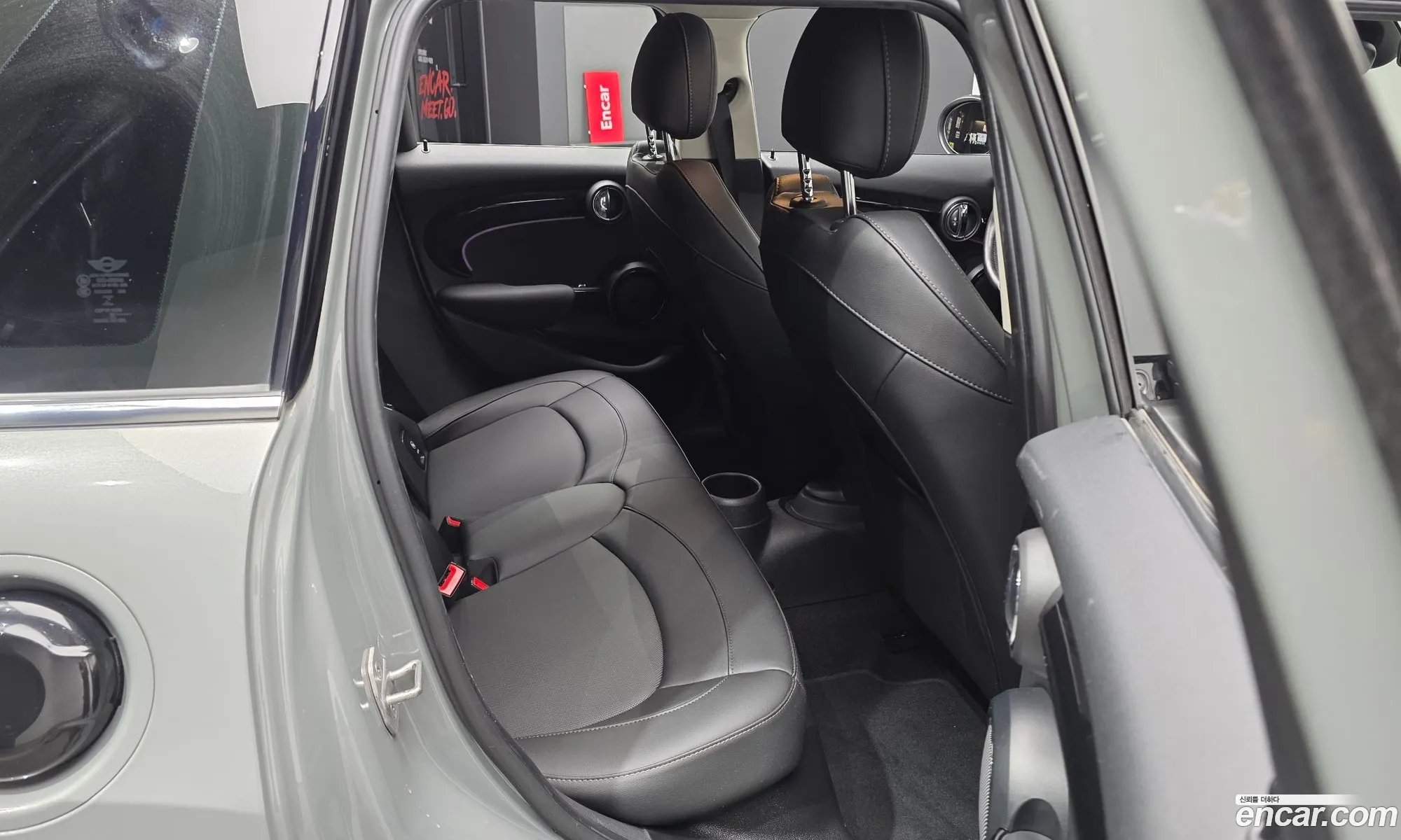 Mini Cooper S 2021 WMW61DK07N2R40669 — 24