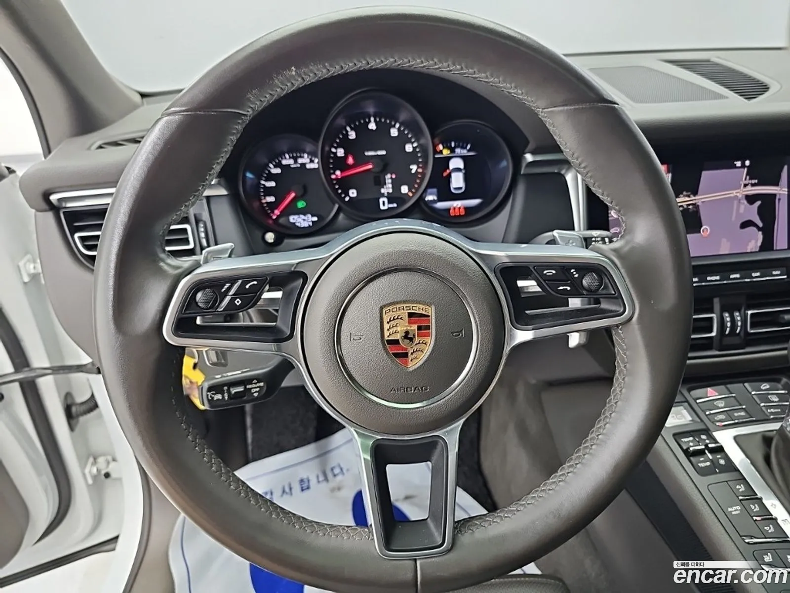 Porsche Macan 2019 — 17