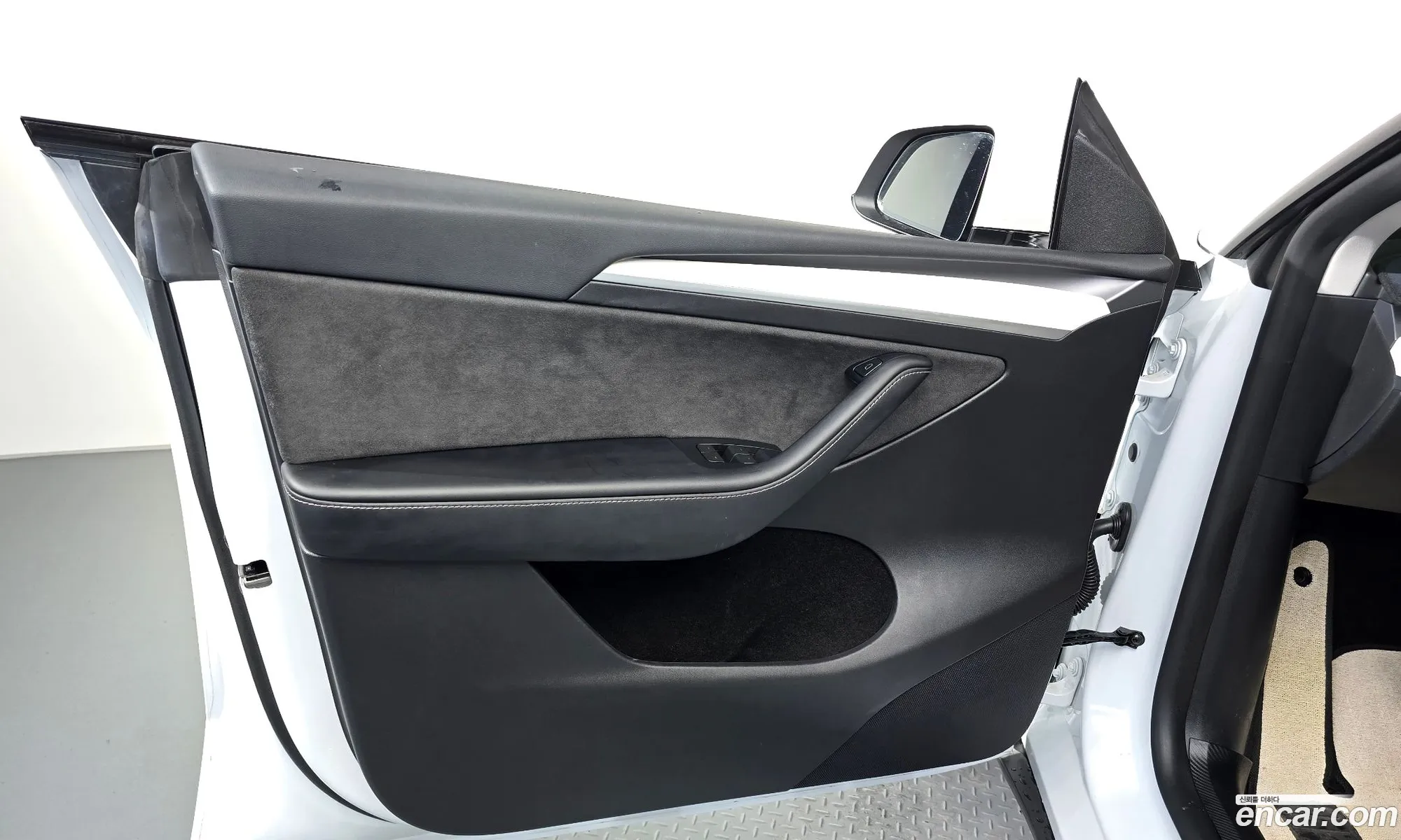 Tesla Model Y 2024 LRWYGCFS0RC424232 — 14
