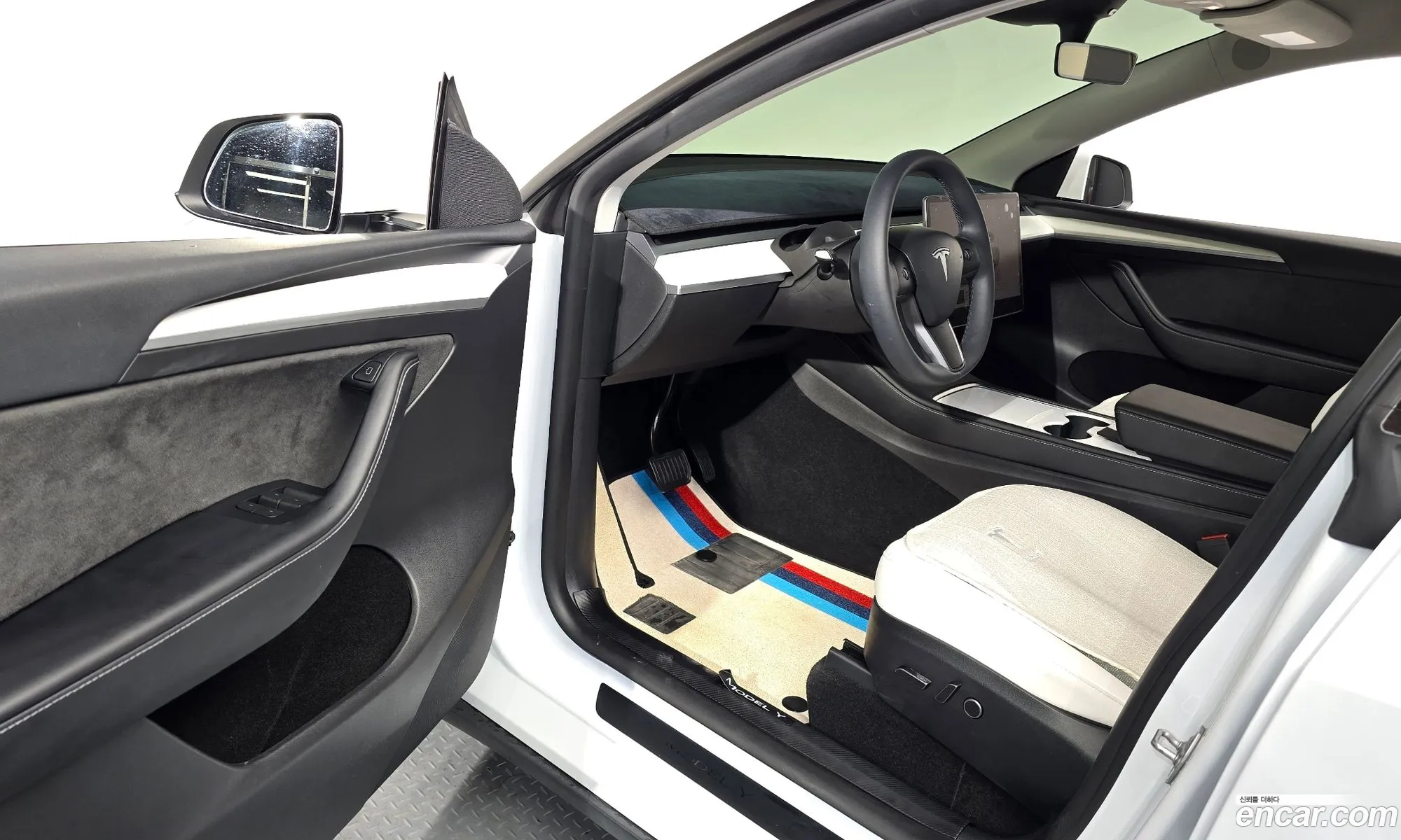 Tesla Model Y 2024 LRWYGCFS0RC424232 — 19