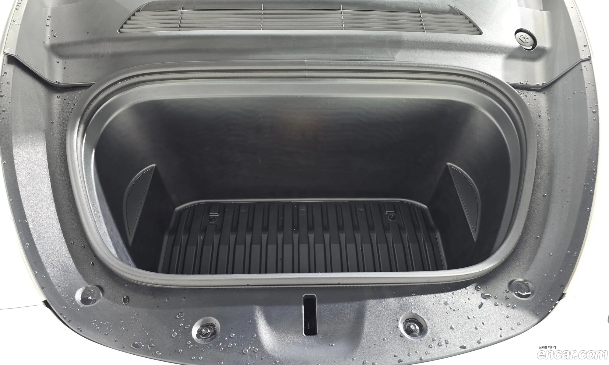 Tesla Model Y 2024 LRWYGCFS0RC424232 — 5