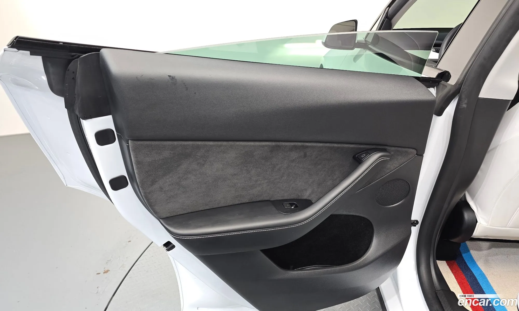 Tesla Model Y 2024 LRWYGCFS0RC424232 — 22