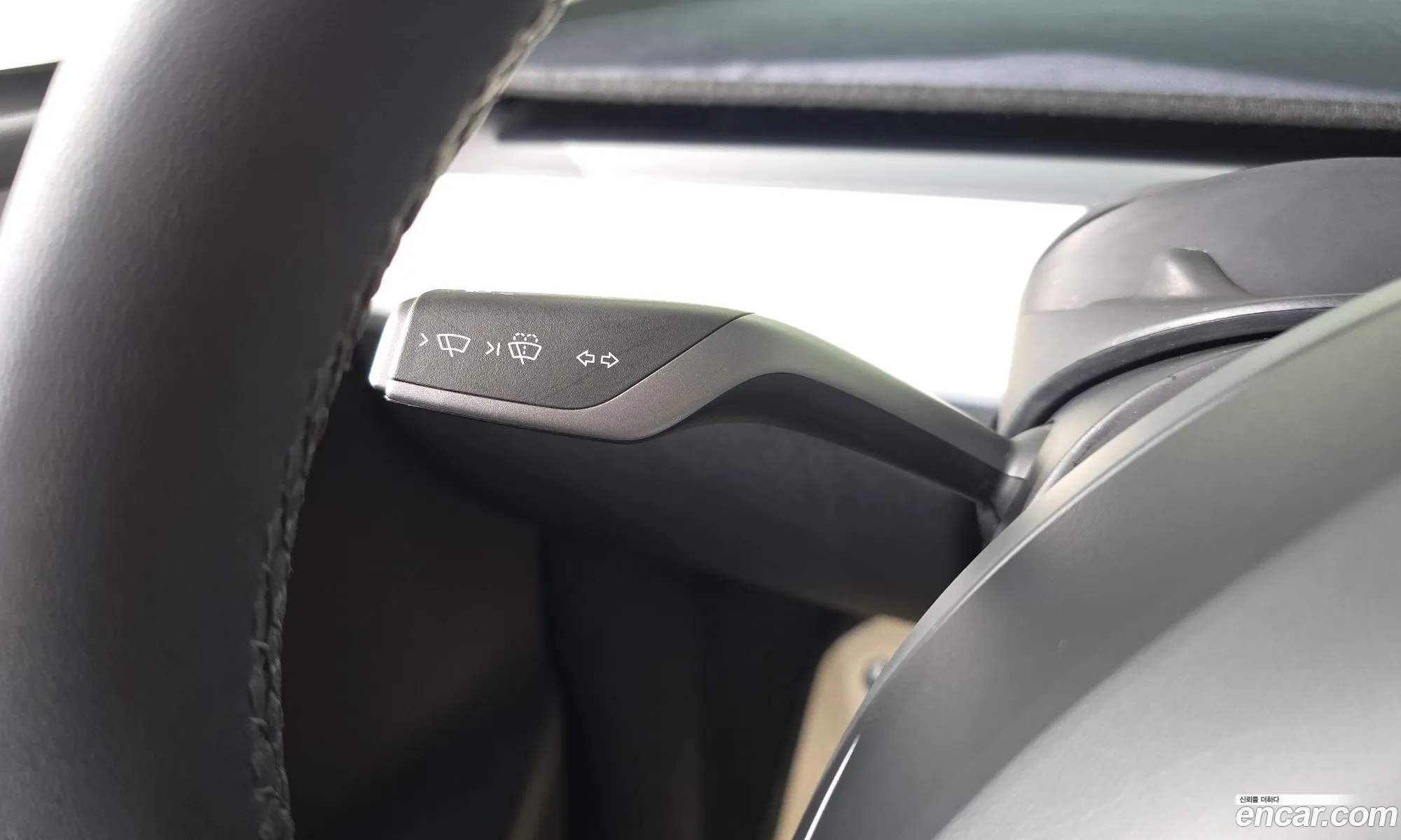 Tesla Model Y 2024 LRWYGCFS0RC424232 — 23