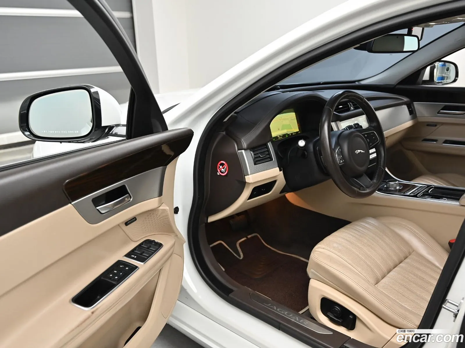 Jaguar XF 2016 — 14