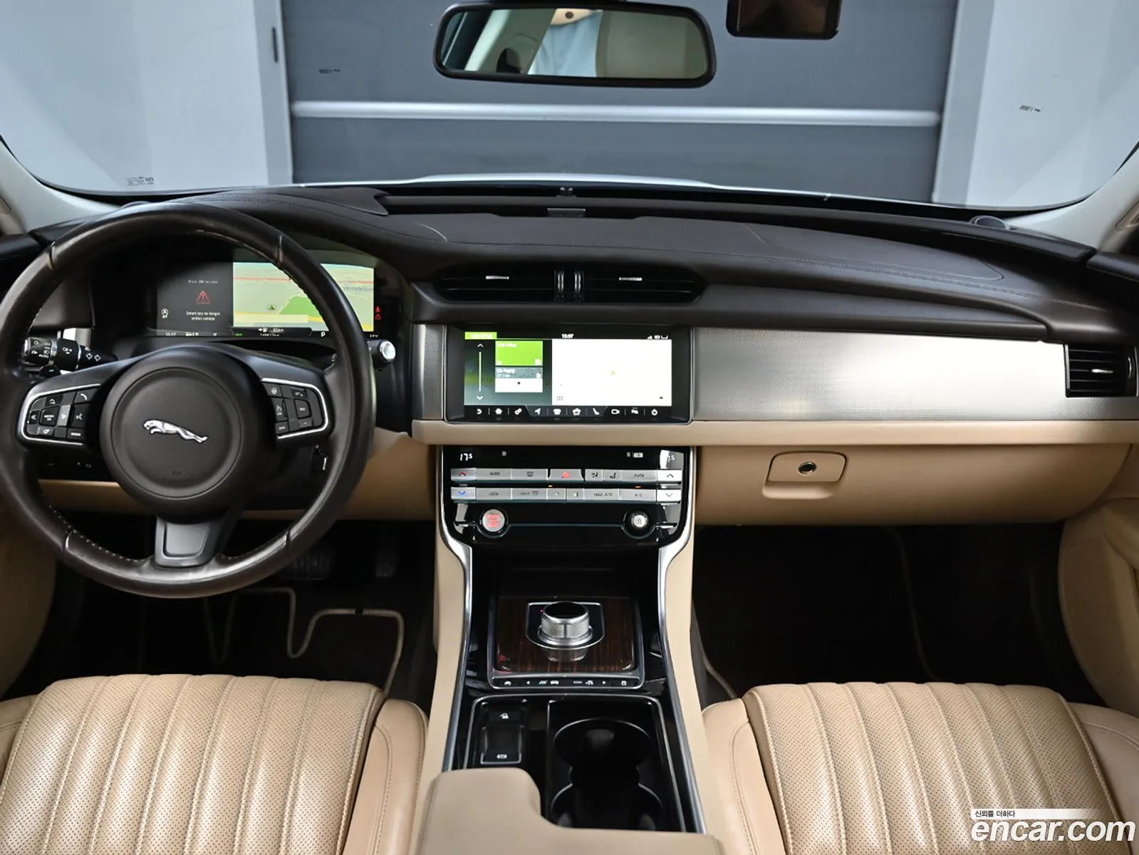 Jaguar XF 2016 — 15