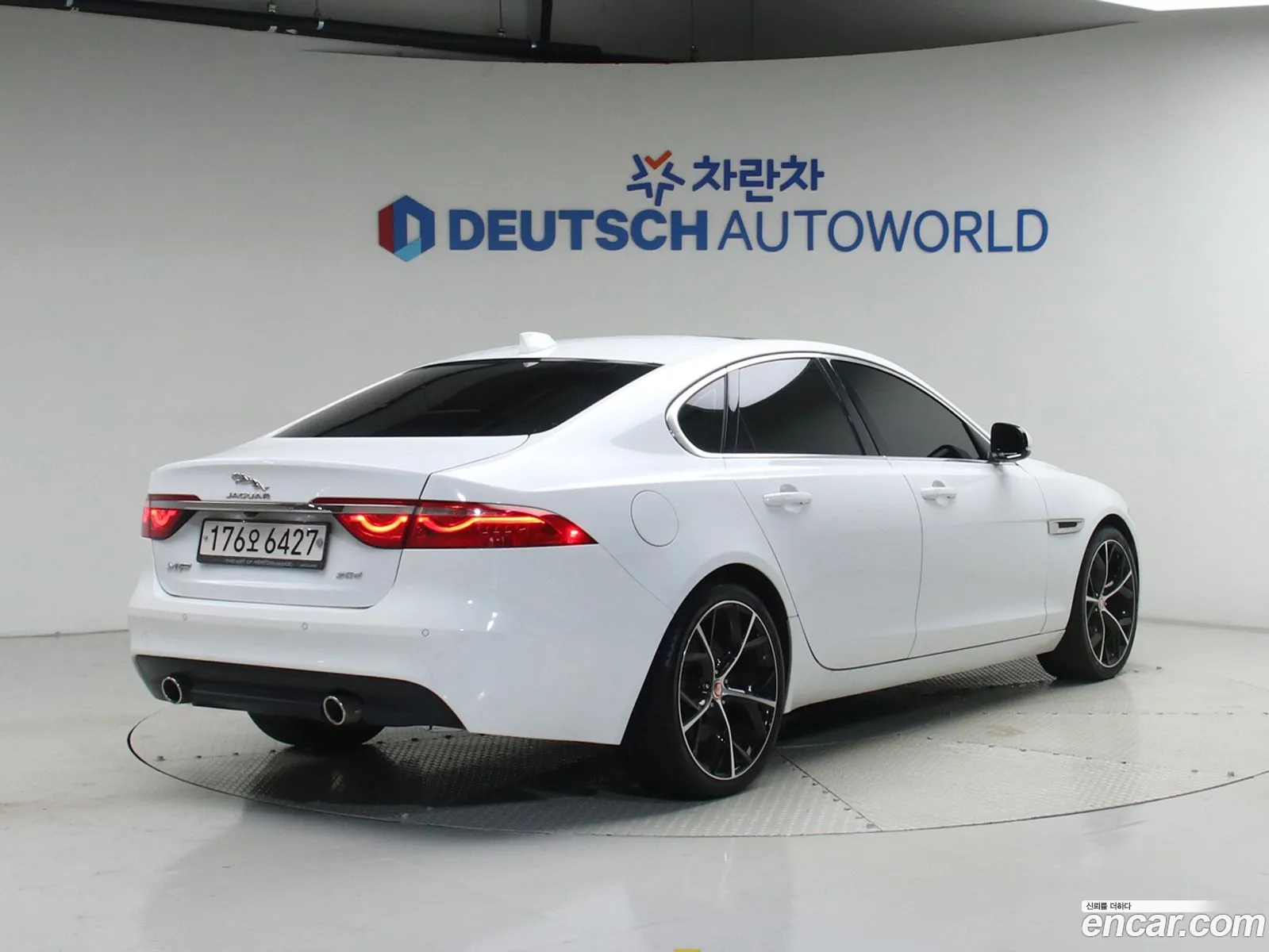 Jaguar XF 2016 — 10