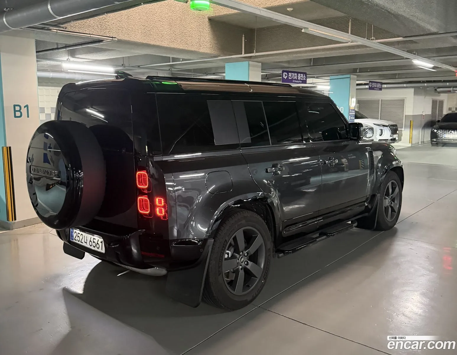 Land Rover Defender 2025 — 8