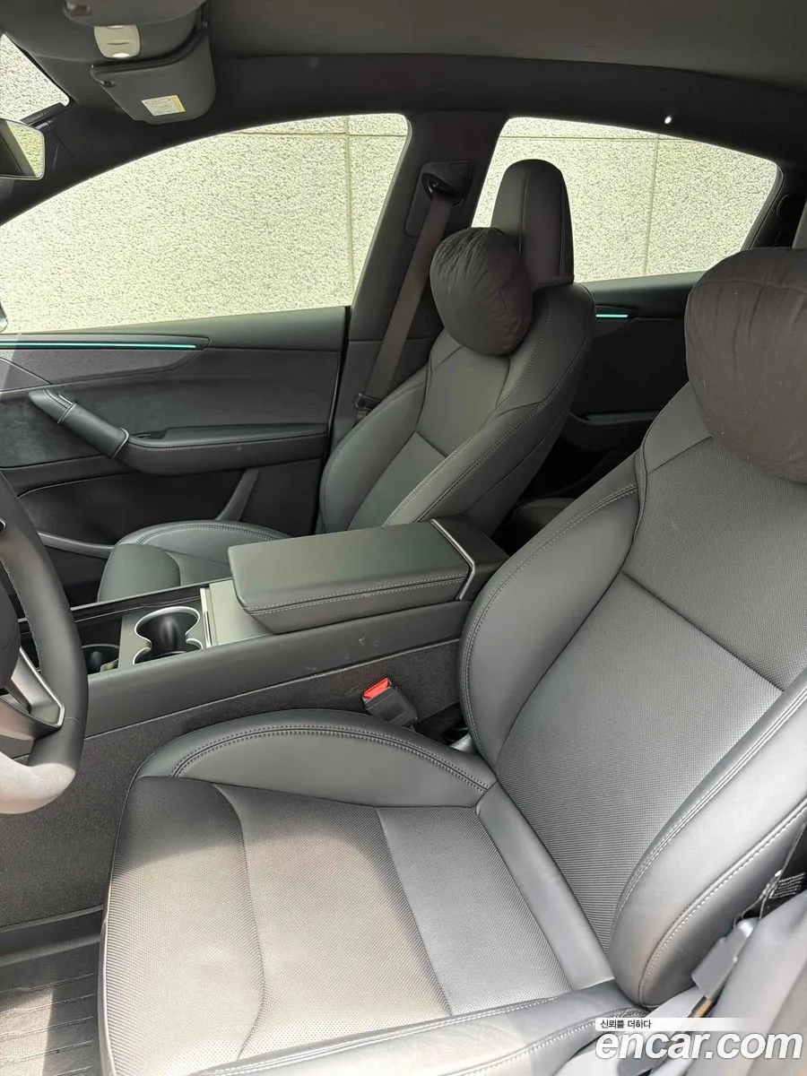 Tesla Model Y 2026 — 10