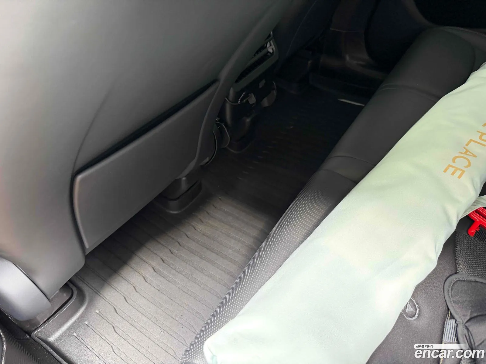 Tesla Model Y 2026 — 5