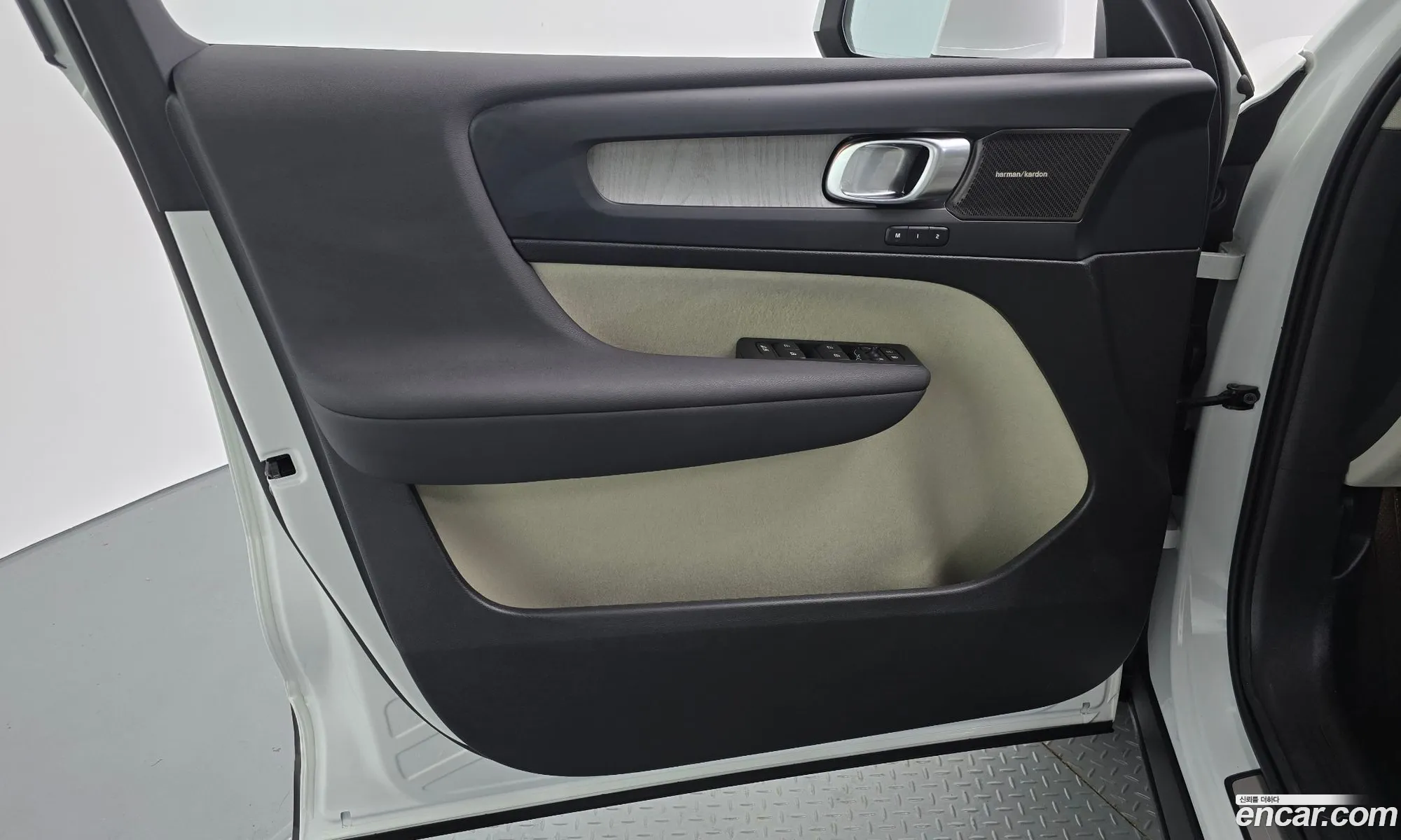 Volvo XC40 2024 — 11