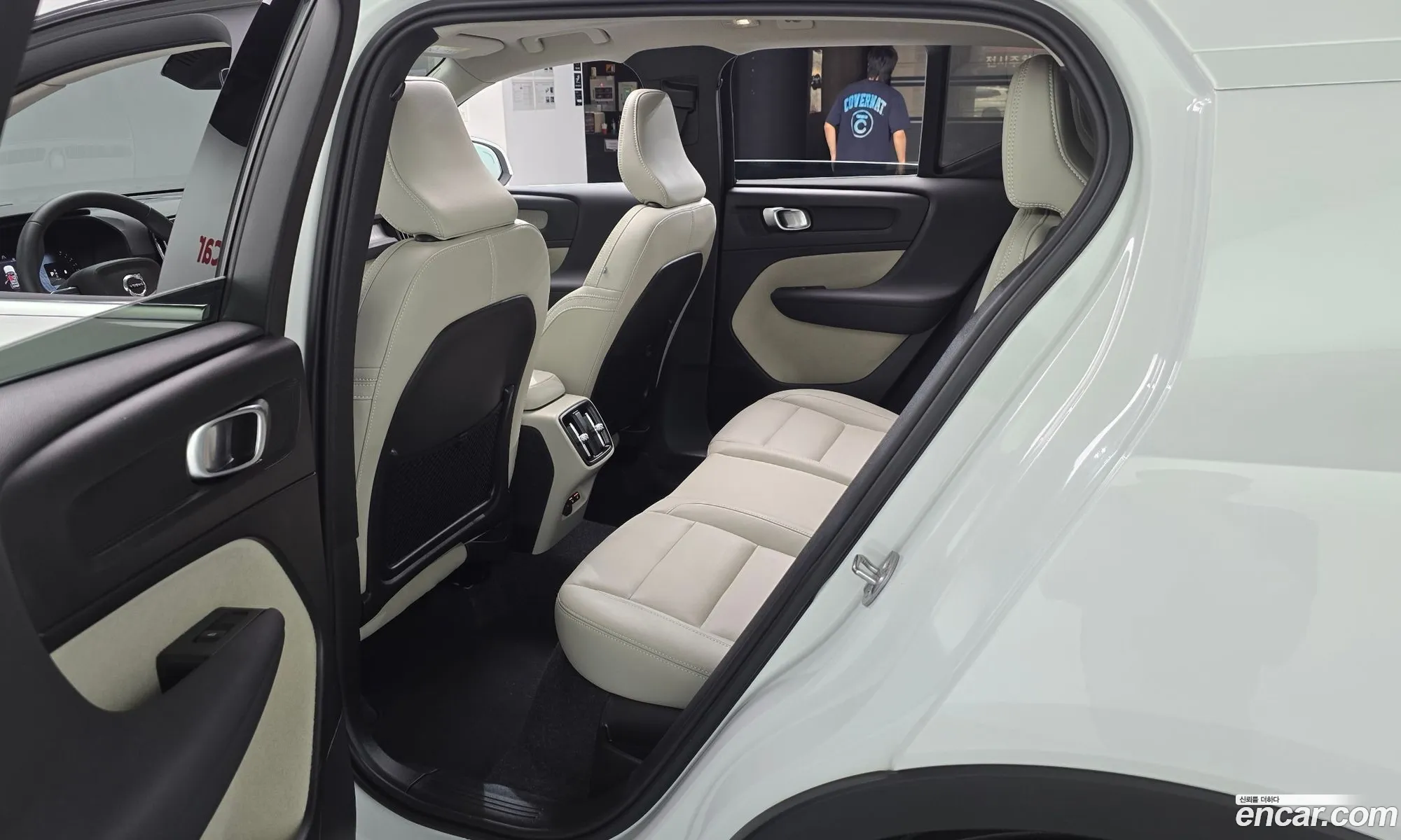 Volvo XC40 2024 — 10