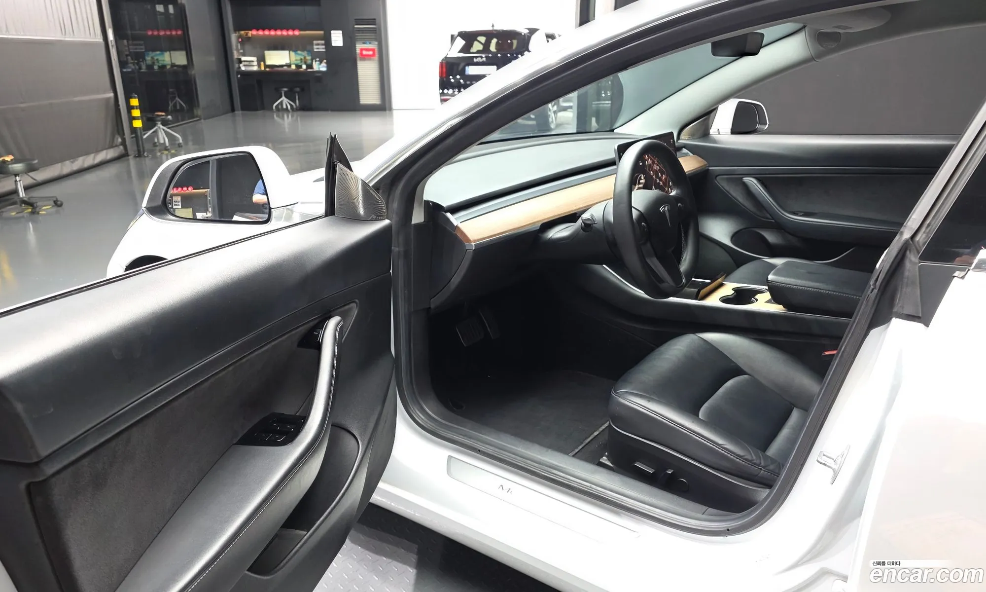 Tesla Model 3 2020 5YJ3E1EAXLF810098 — 18