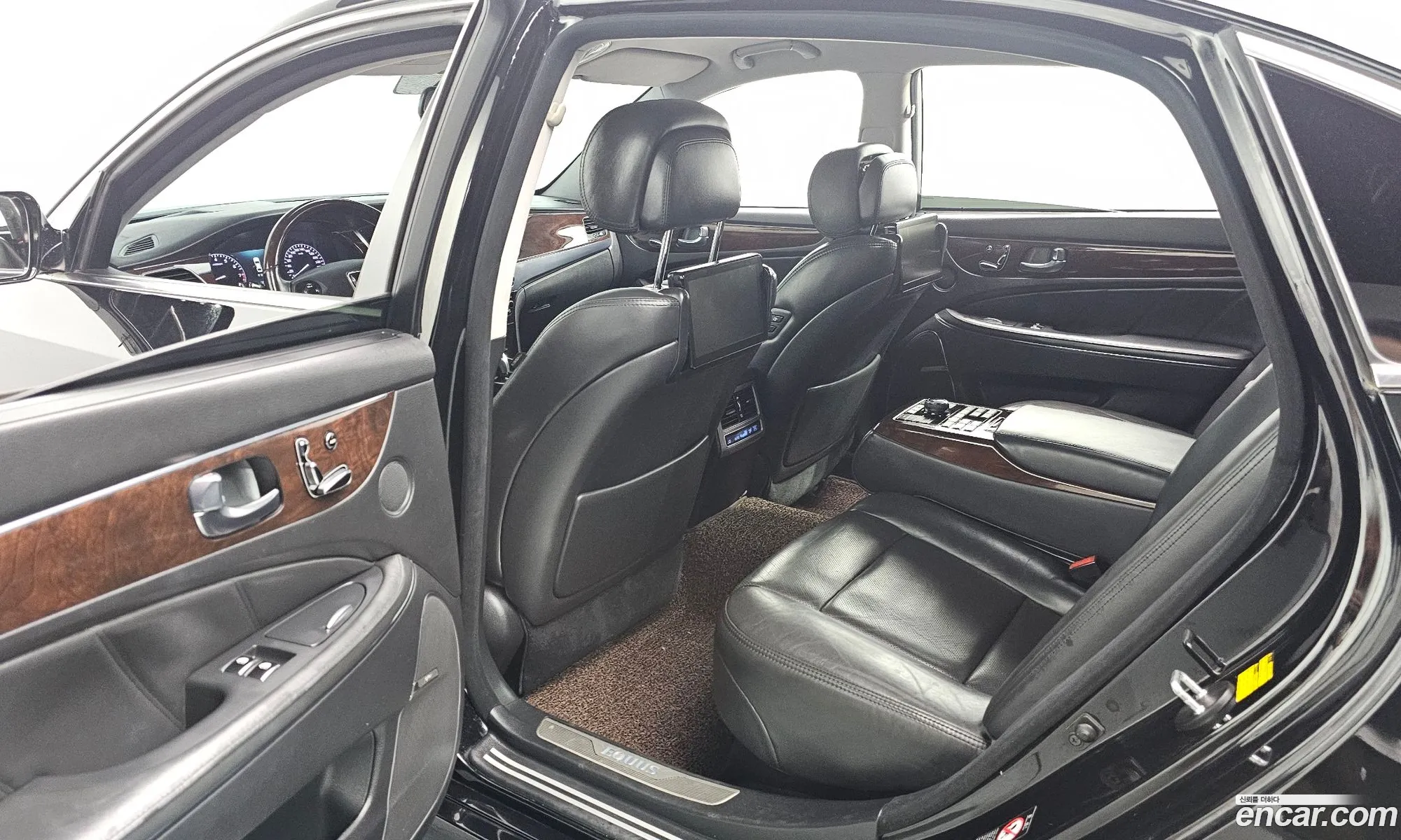 Hyundai Equus 2013 — 17