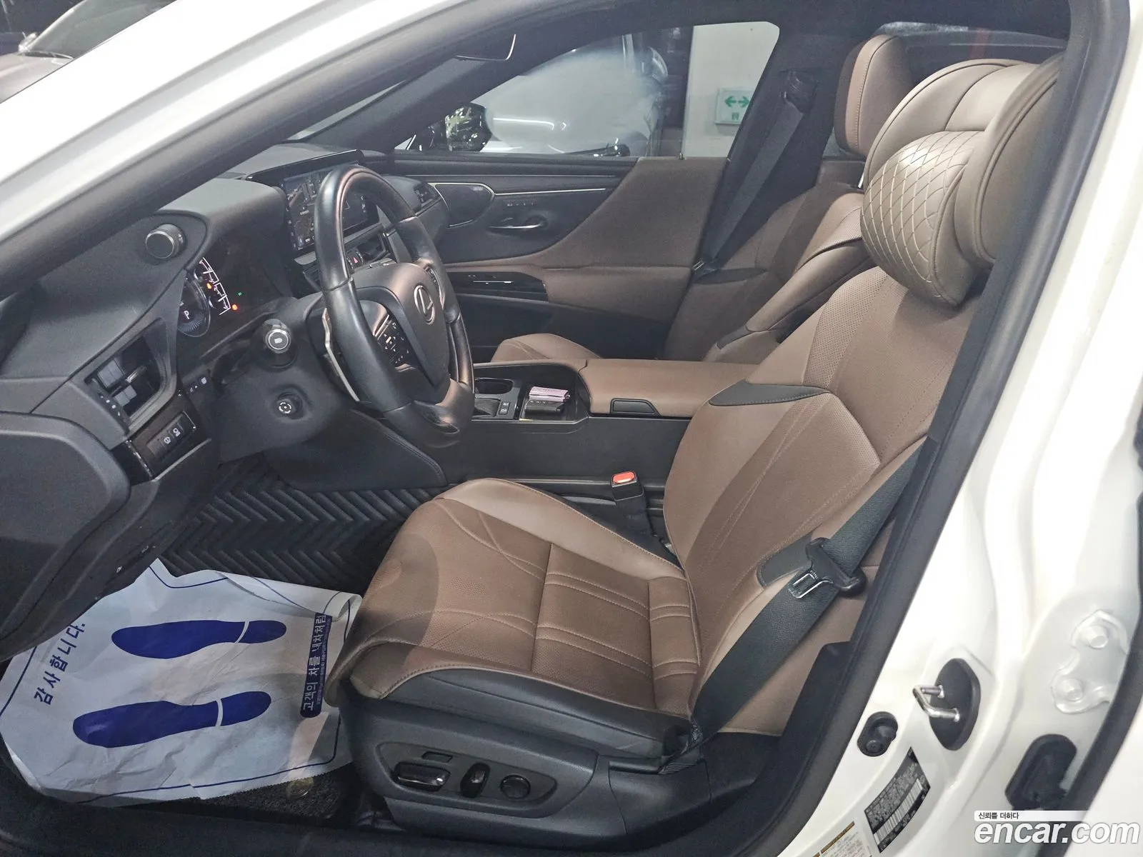Lexus ES300h 7th Gen 2023 — 4