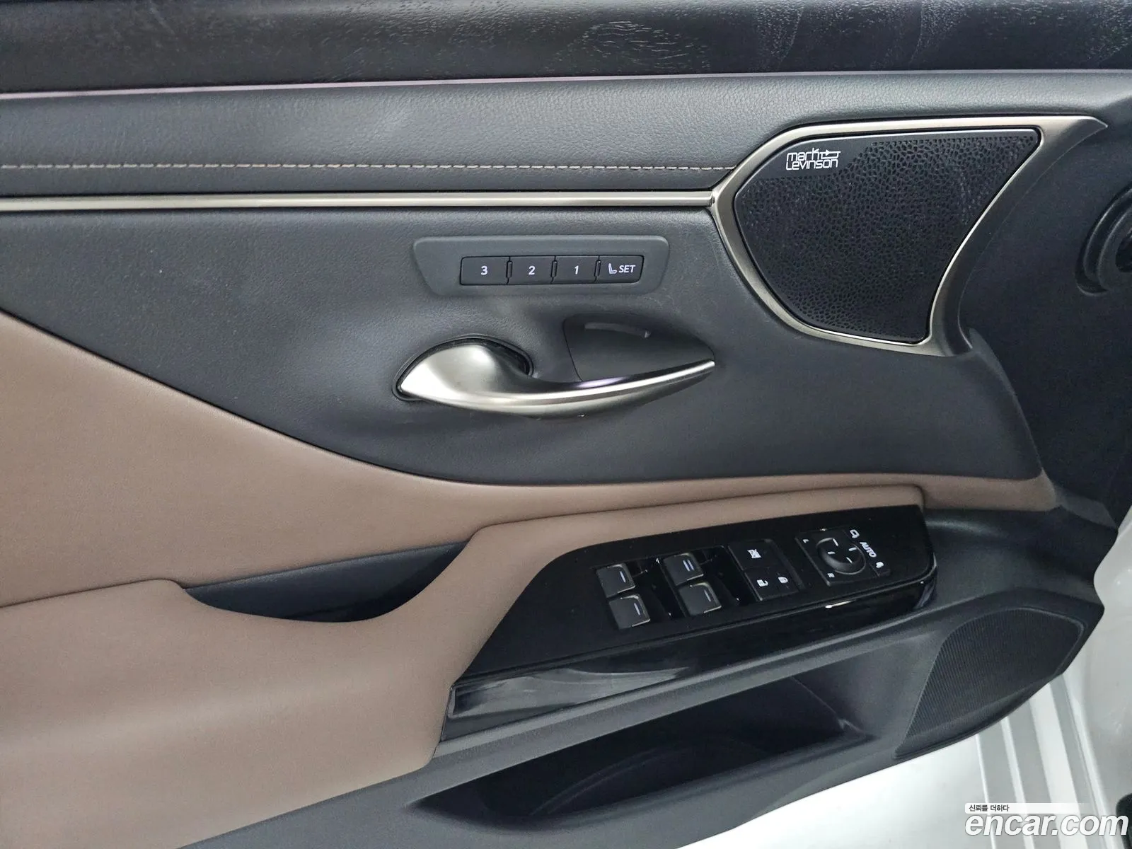 Lexus ES300h 7th Gen 2023 — 15