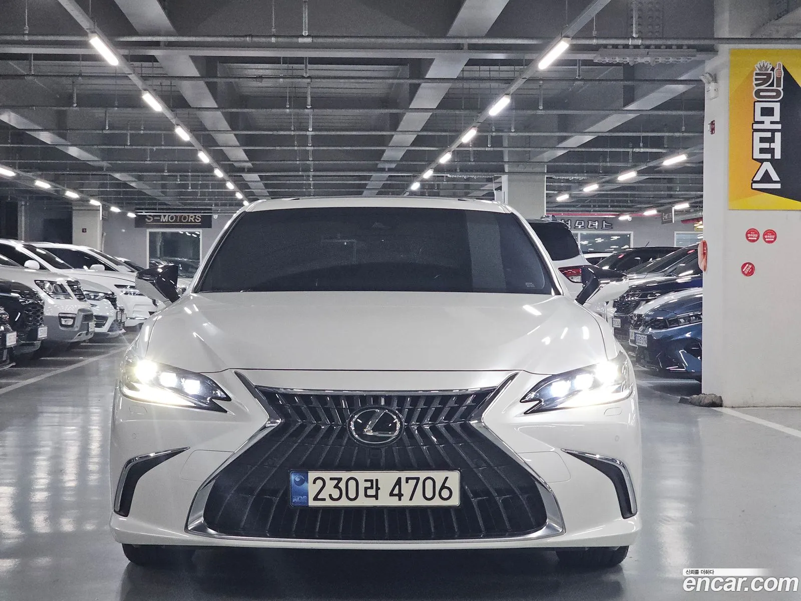 Lexus ES300h 7th Gen 2023 — 12