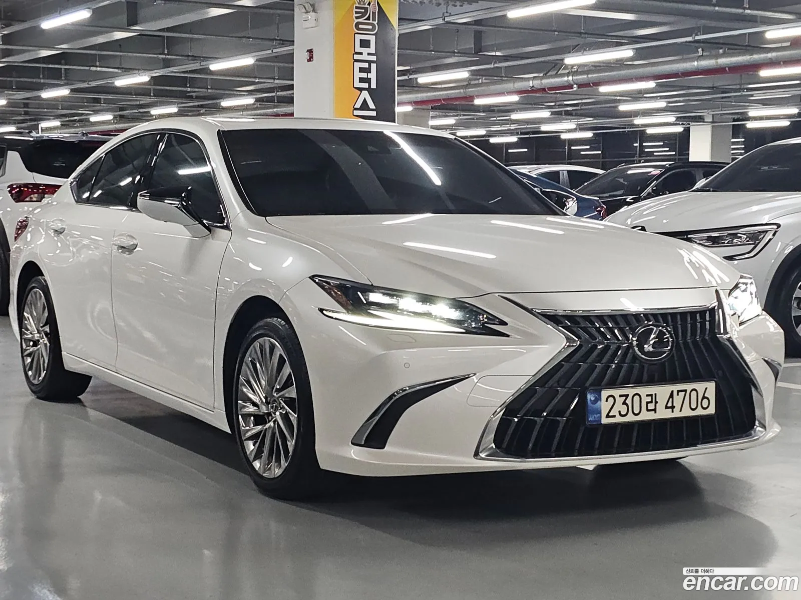 Lexus ES300h 7th Gen 2023 — 7