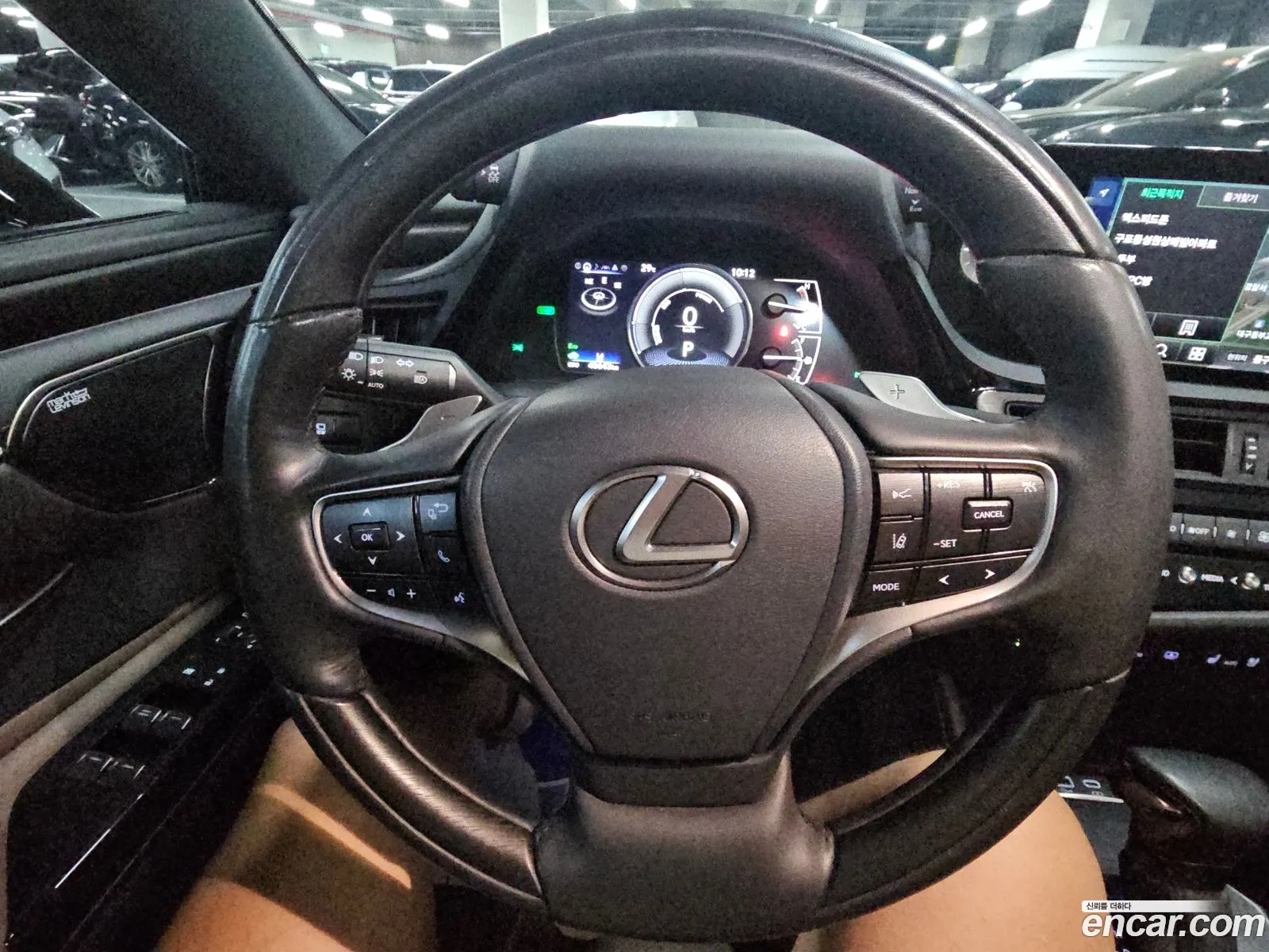 Lexus ES300h 7th Gen 2023 — 13