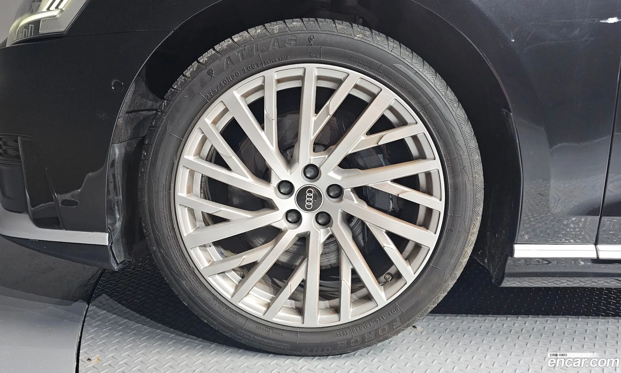 Audi A8 2021 WAUZZZF85MN016666 — 19
