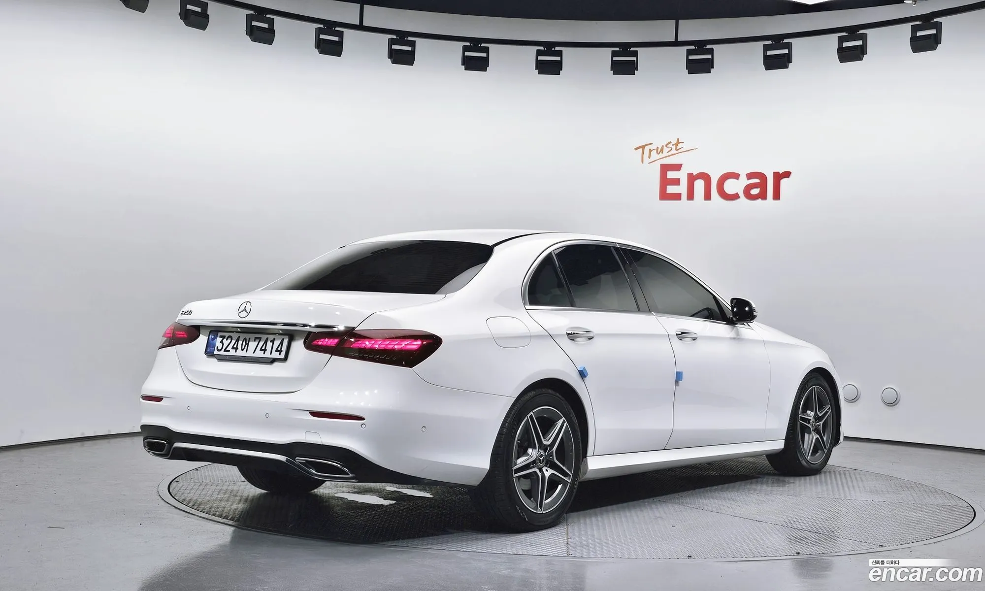 Mercedes-Benz E-Class W213 2022 — 26