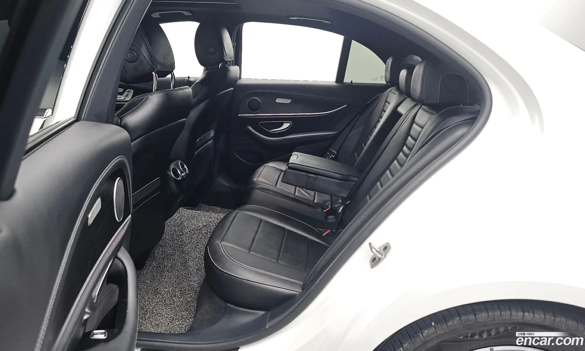 Mercedes-Benz E-Class W213 2022 — 21