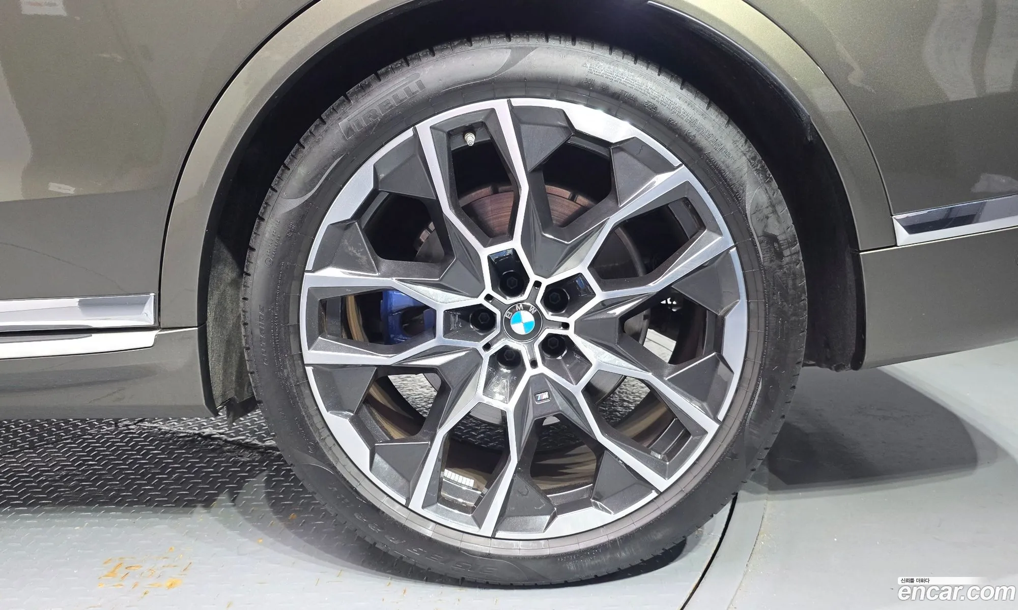 BMW X7 2025 WBA21EM01T9182754 — 30