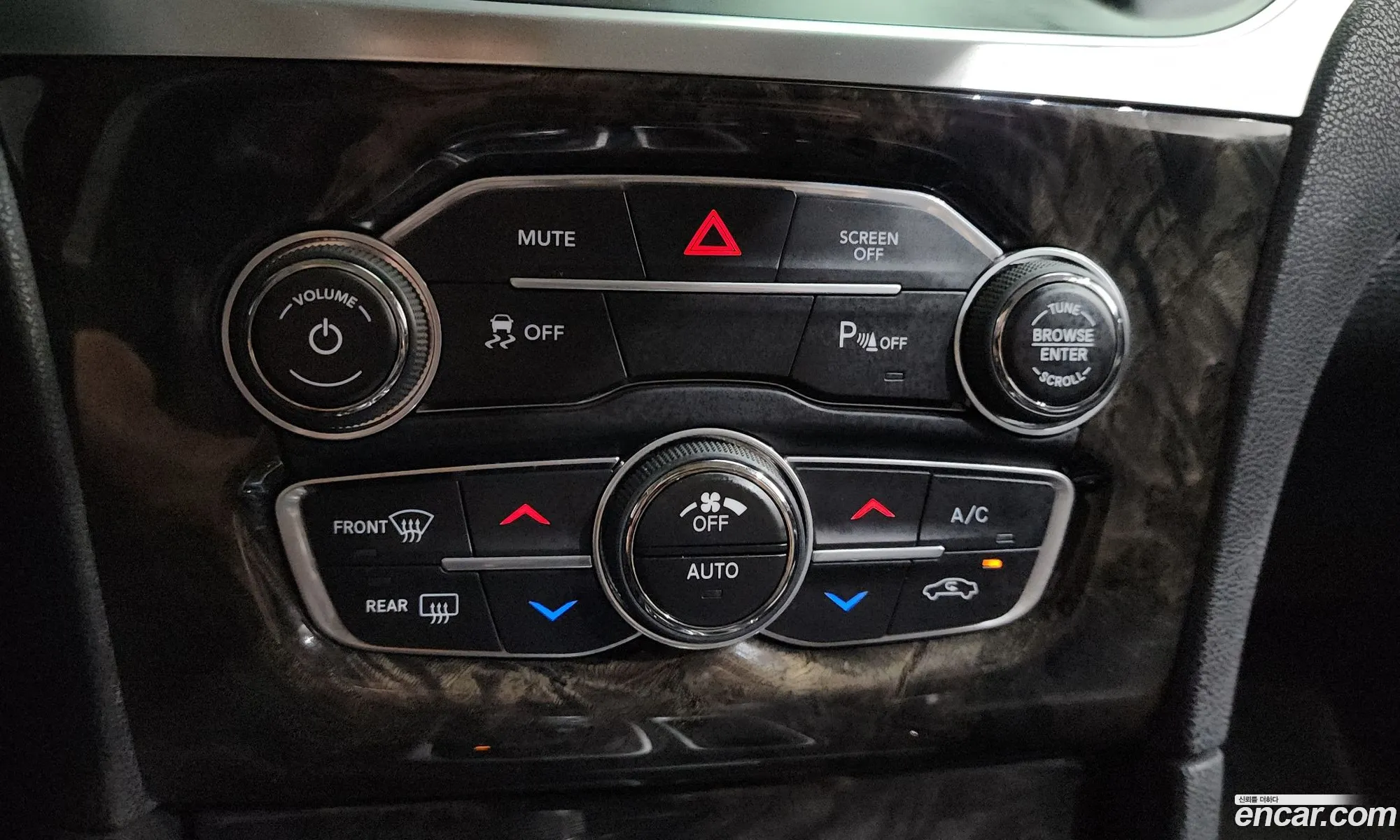 Chrysler 300C 2017 2C3CCACG2HH650169 — 19