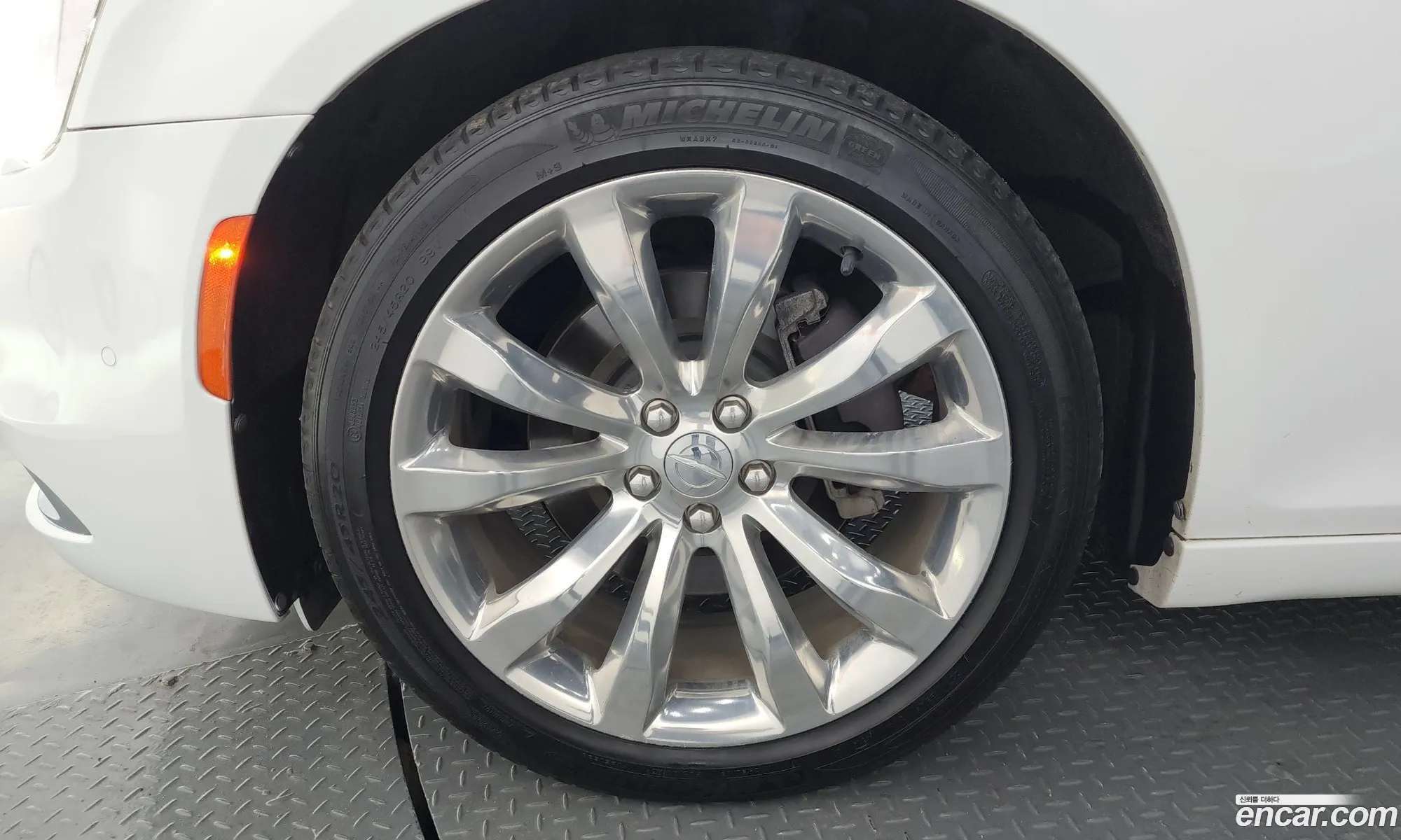 Chrysler 300C 2017 2C3CCACG2HH650169 — 14