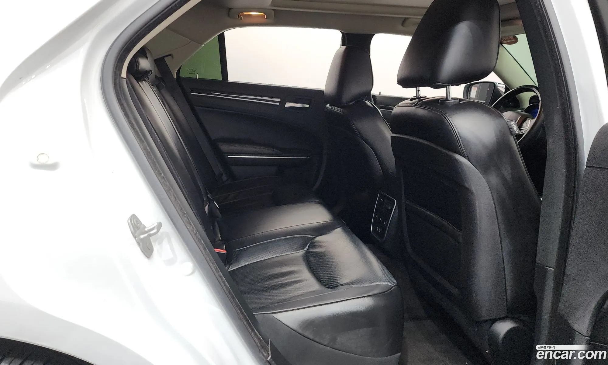 Chrysler 300C 2017 2C3CCACG2HH650169 — 8