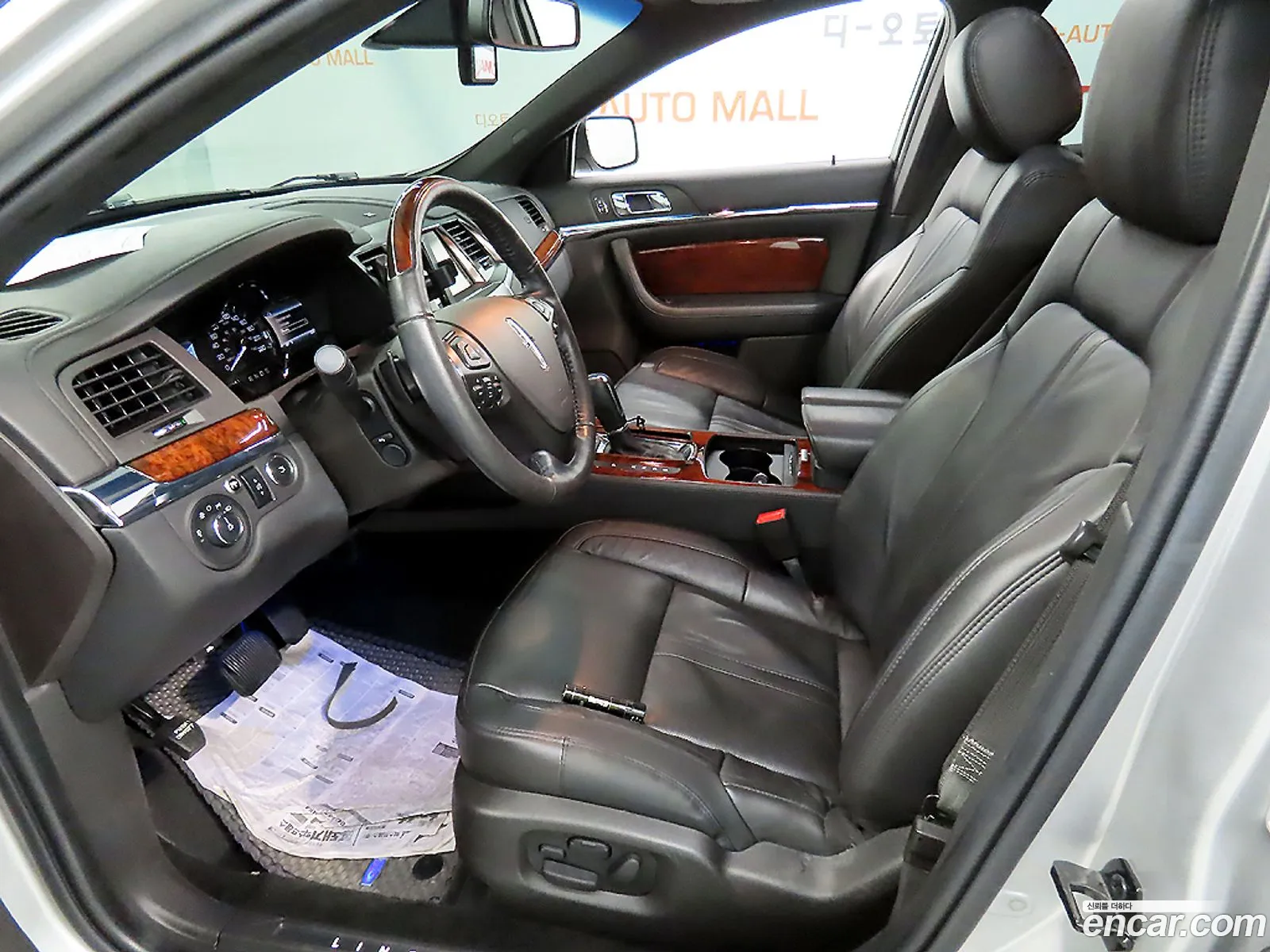 Lincoln MKS 2016 — 14