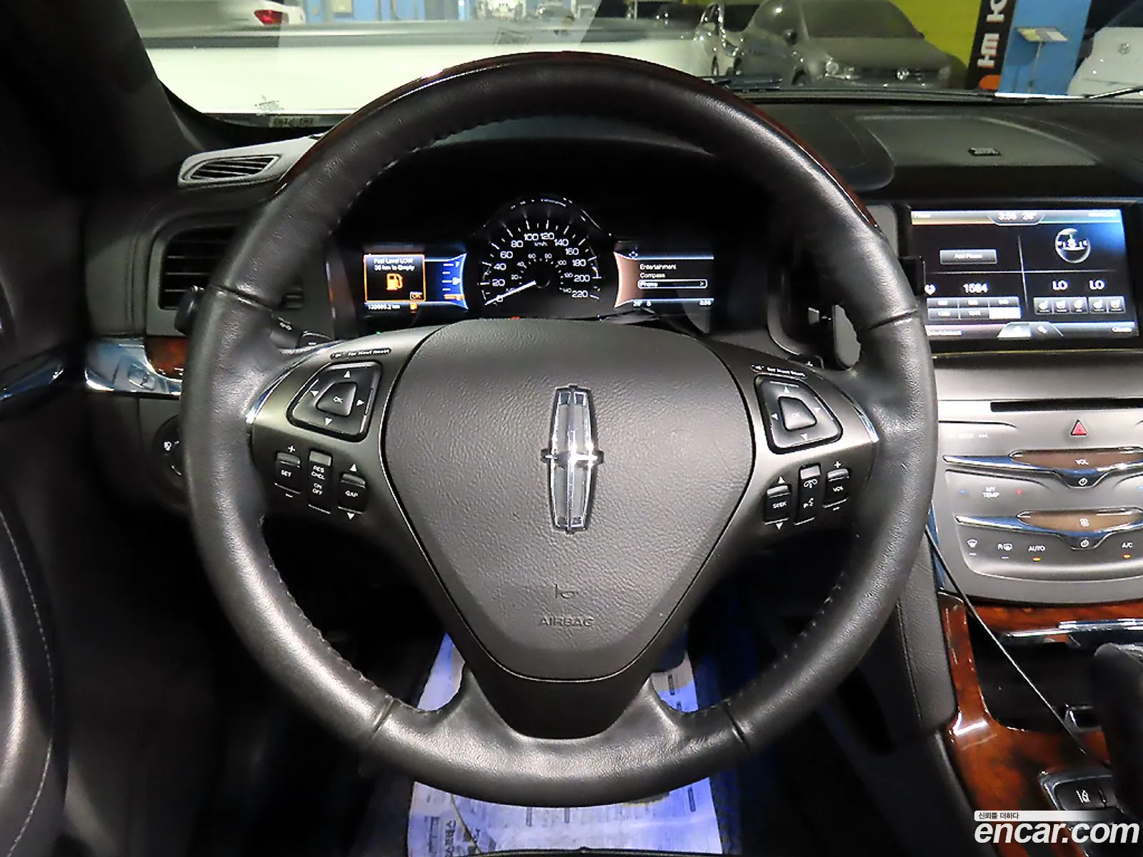 Lincoln MKS 2016 — 10