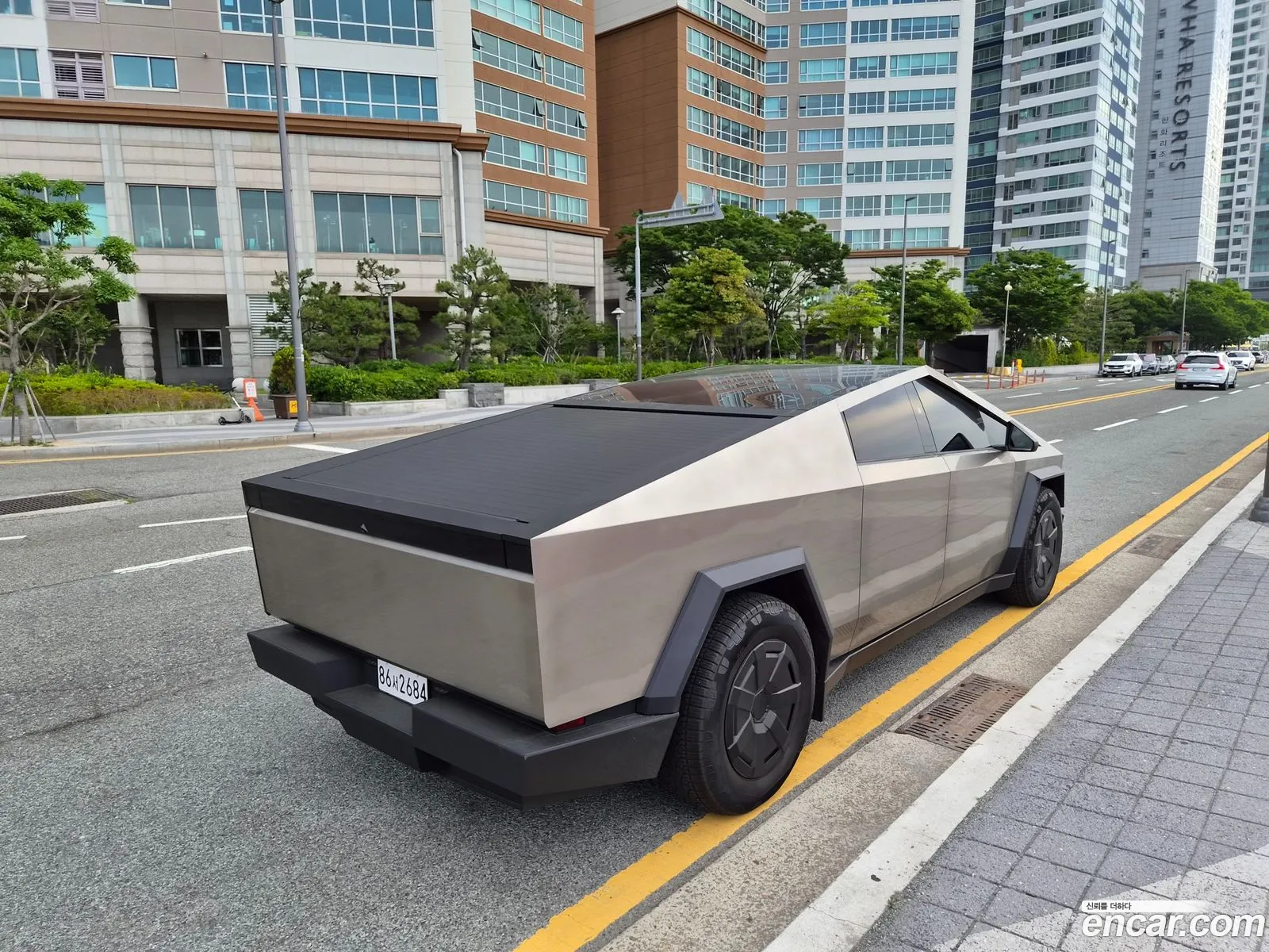 Tesla Cybertruck 2025 — 9