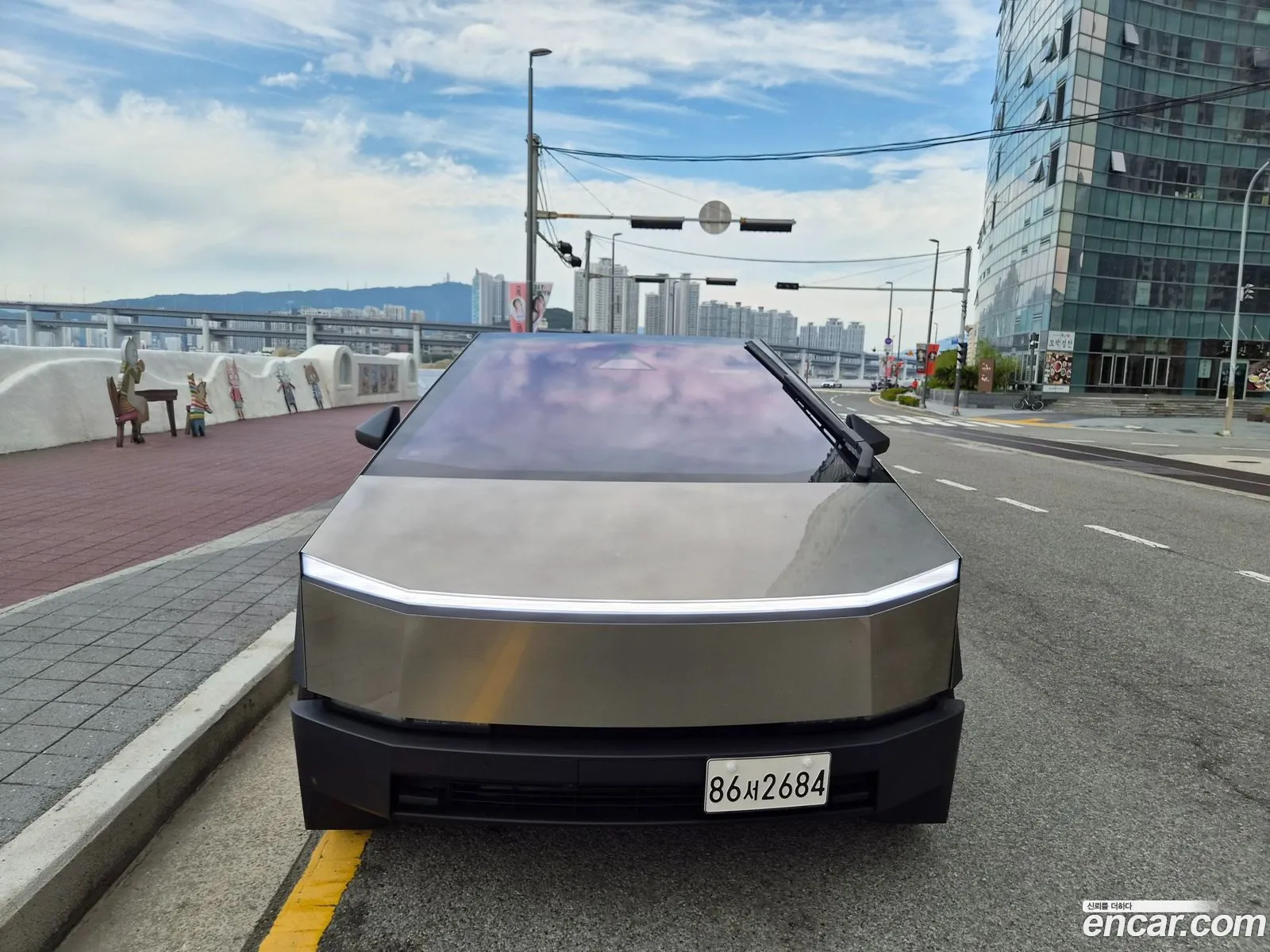 Tesla Cybertruck 2025 — 12