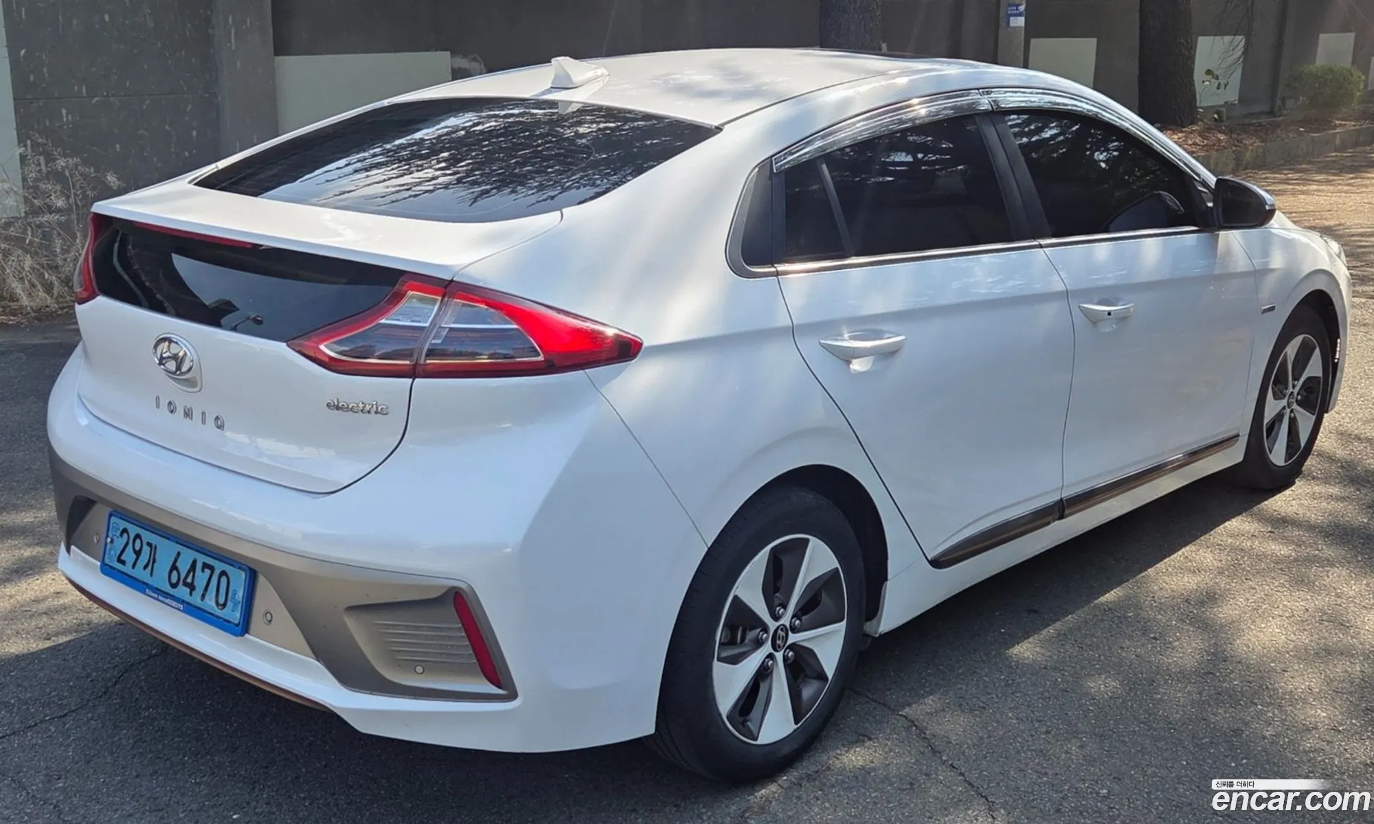 Hyundai Ioniq Electric 2018 — 12