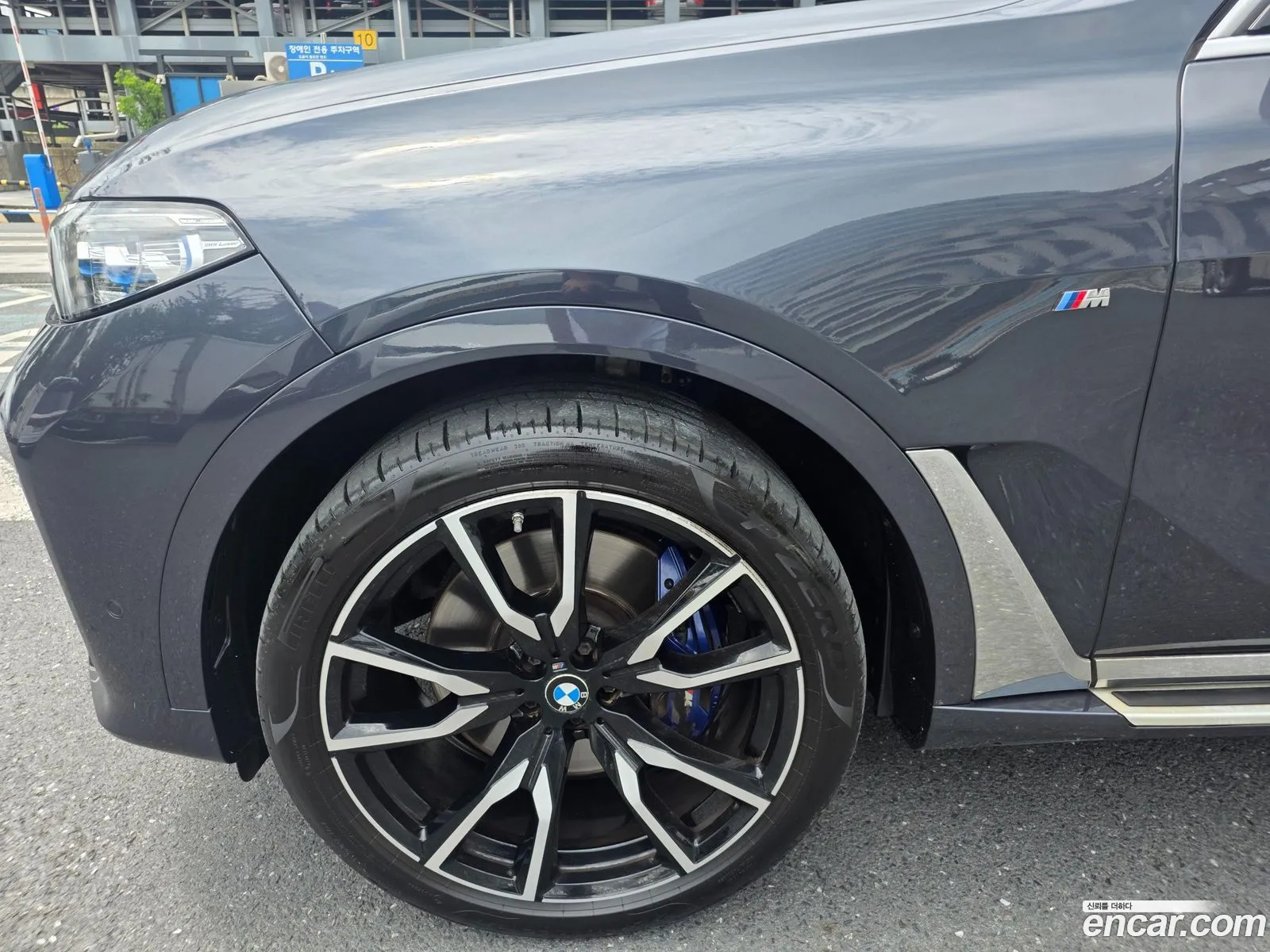 BMW X7 2020 — 16