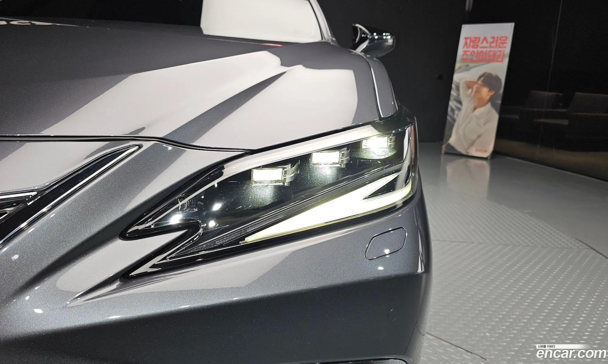 Lexus ES300h 7th Gen 2025 JTHBA1C19T2032923 — 27