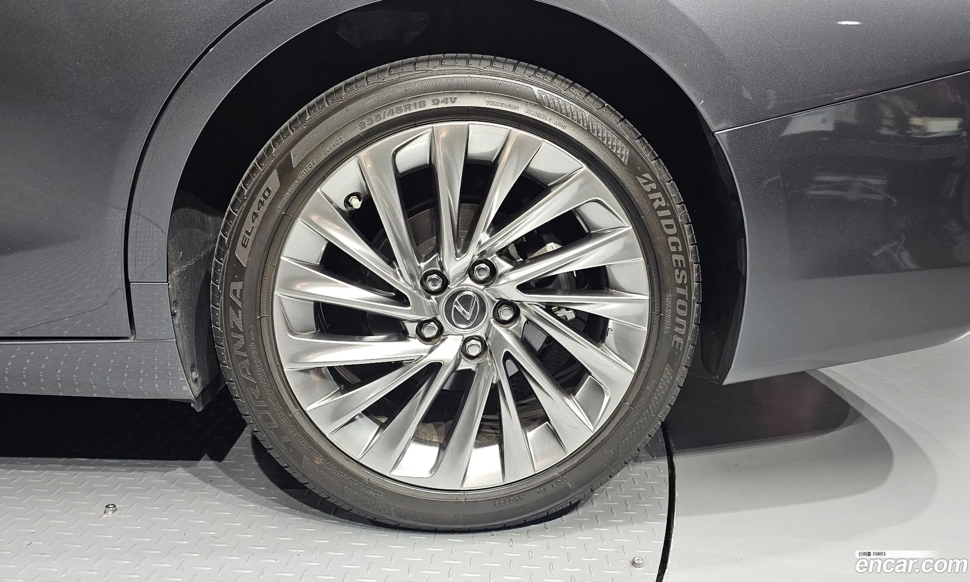 Lexus ES300h 7th Gen 2025 JTHBA1C19T2032923 — 31
