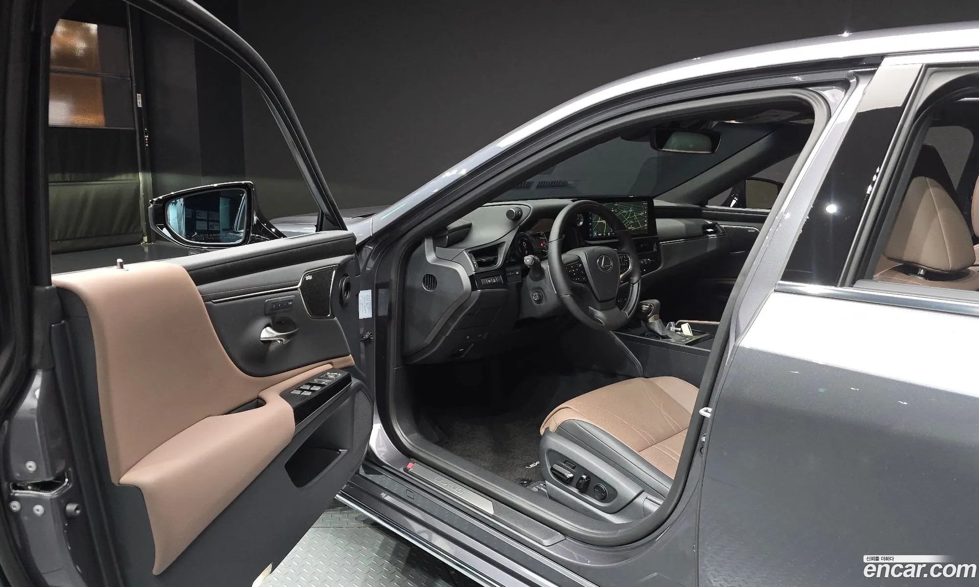 Lexus ES300h 7th Gen 2025 JTHBA1C19T2032923 — 32