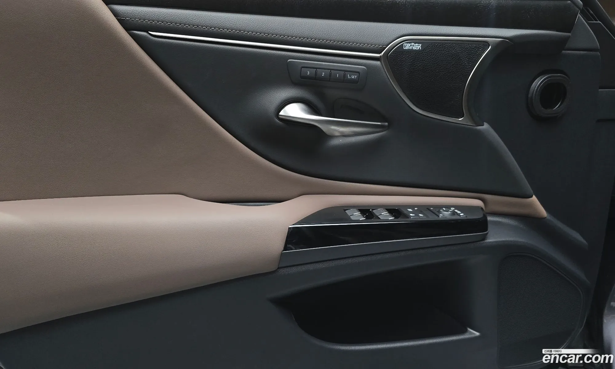 Lexus ES300h 7th Gen 2025 JTHBA1C19T2032923 — 21