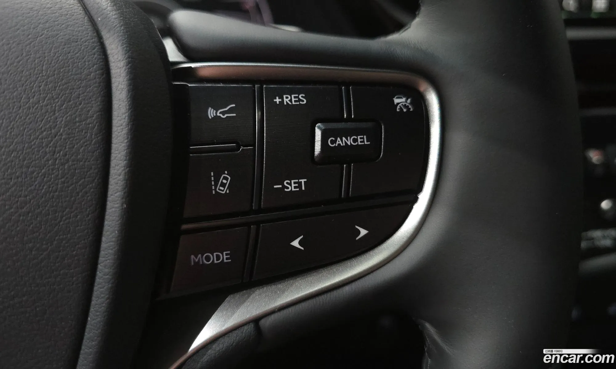Lexus ES300h 7th Gen 2025 JTHBA1C19T2032923 — 20