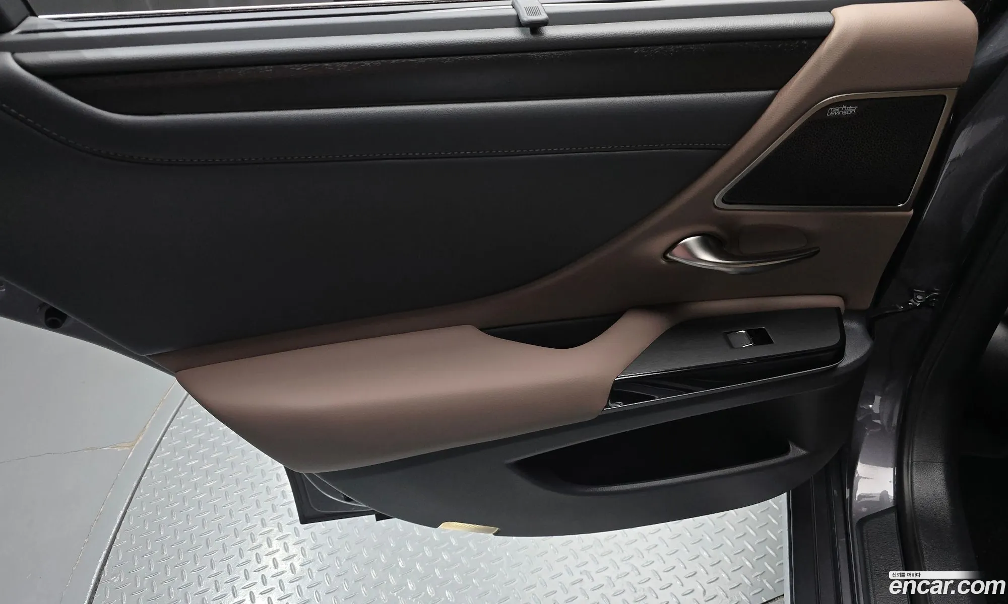 Lexus ES300h 7th Gen 2025 JTHBA1C19T2032923 — 9