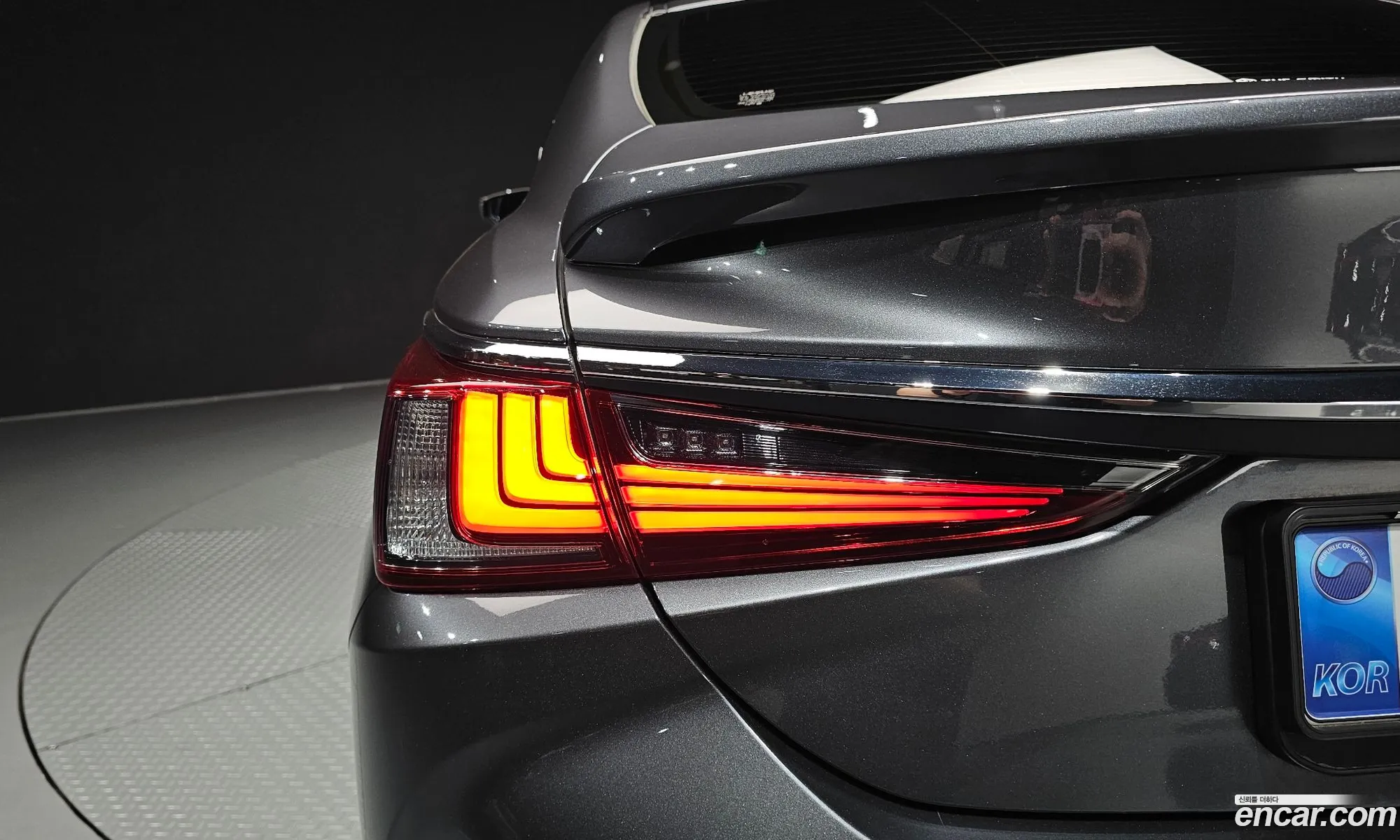 Lexus ES300h 7th Gen 2025 JTHBA1C19T2032923 — 30