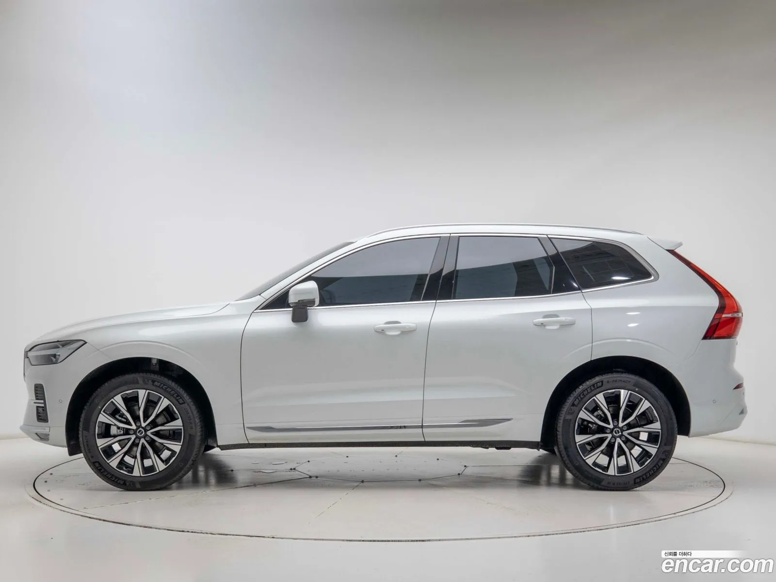 Volvo XC60 2025 — 2