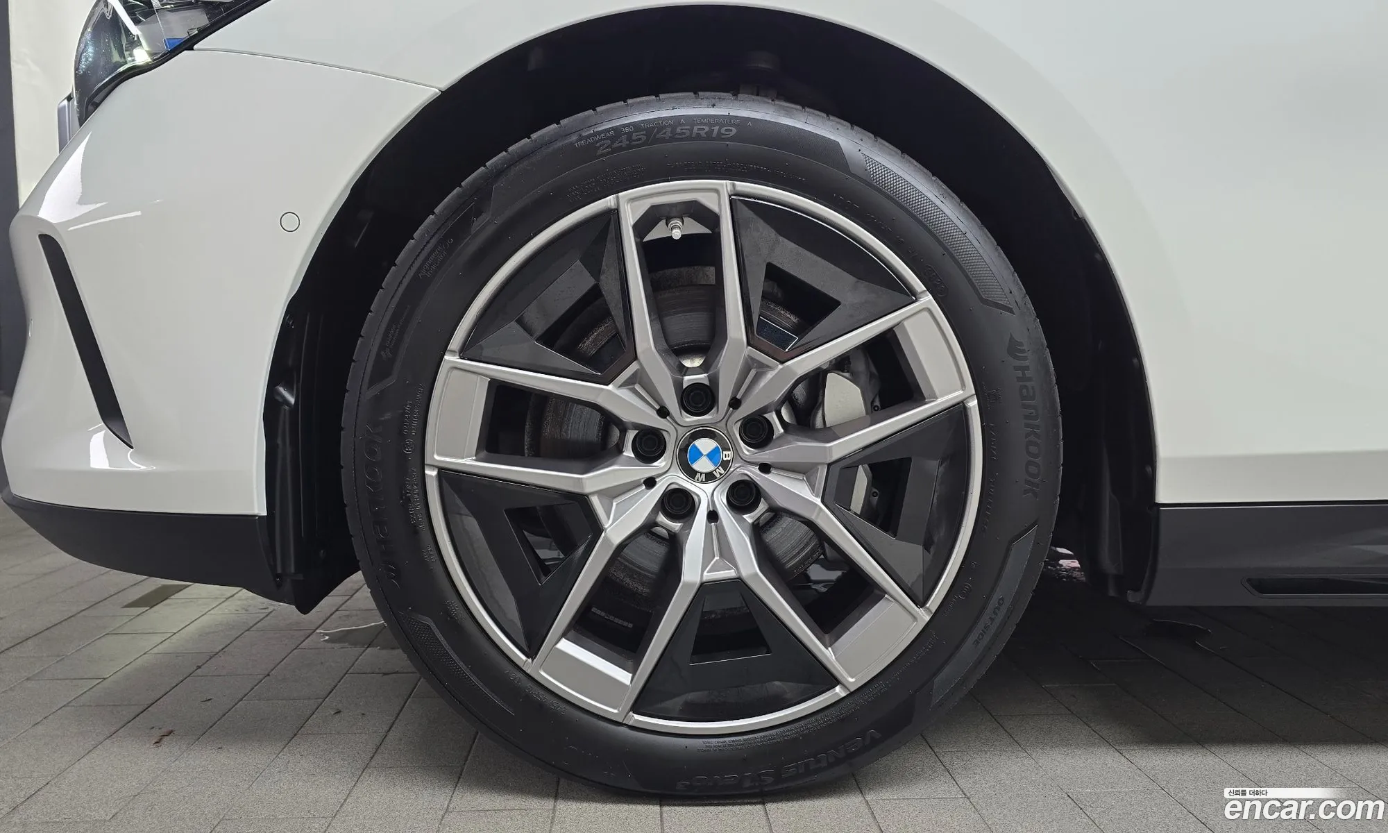 BMW 5 Series 2023 — 32