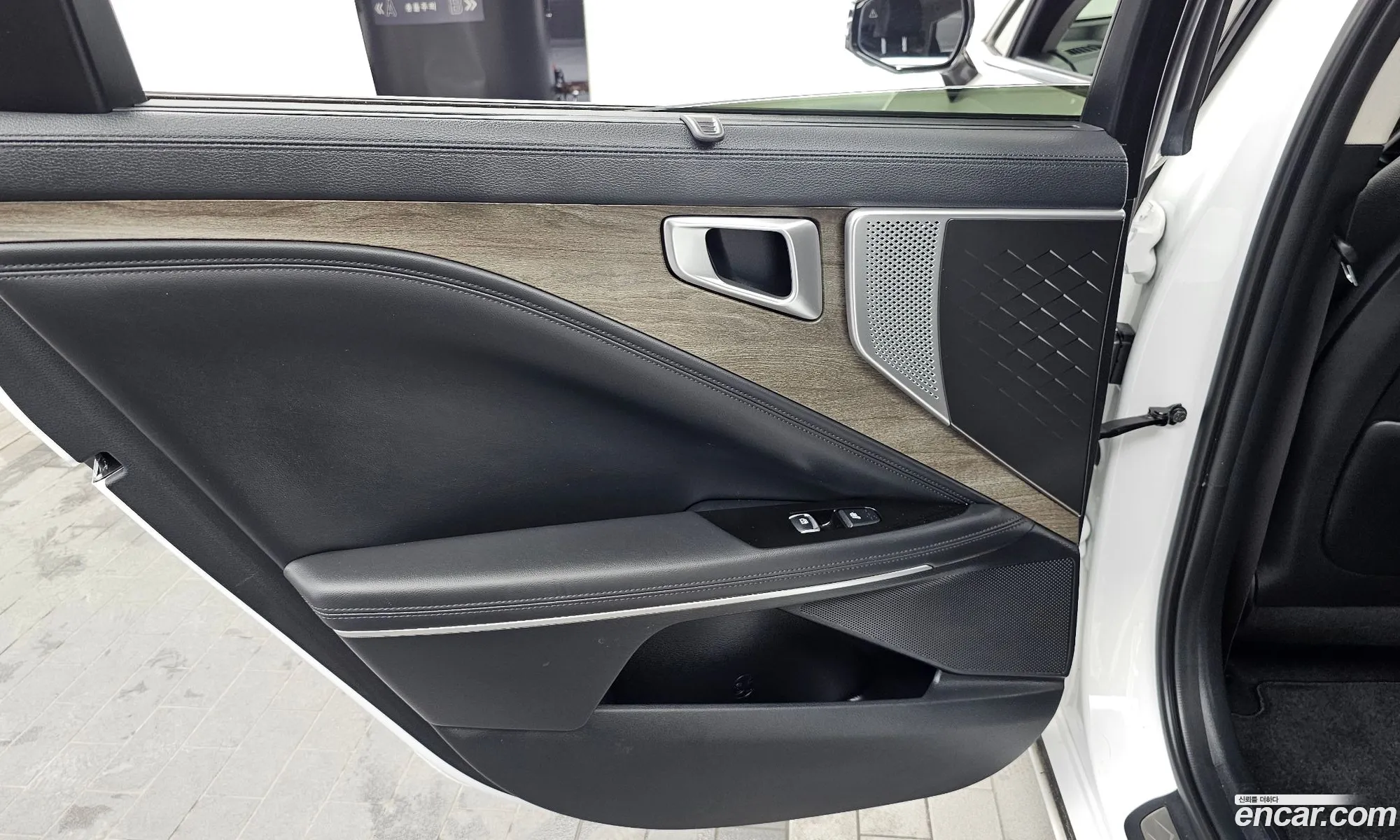 Kia K8 Hybrid 2022 — 26