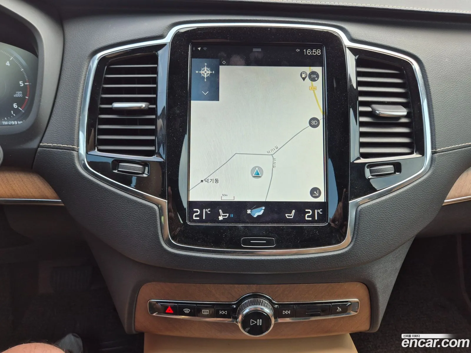 Volvo XC90 2017 — 10