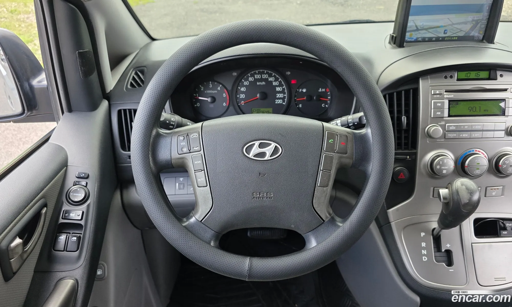 Hyundai Grand Starex 2012 — 28