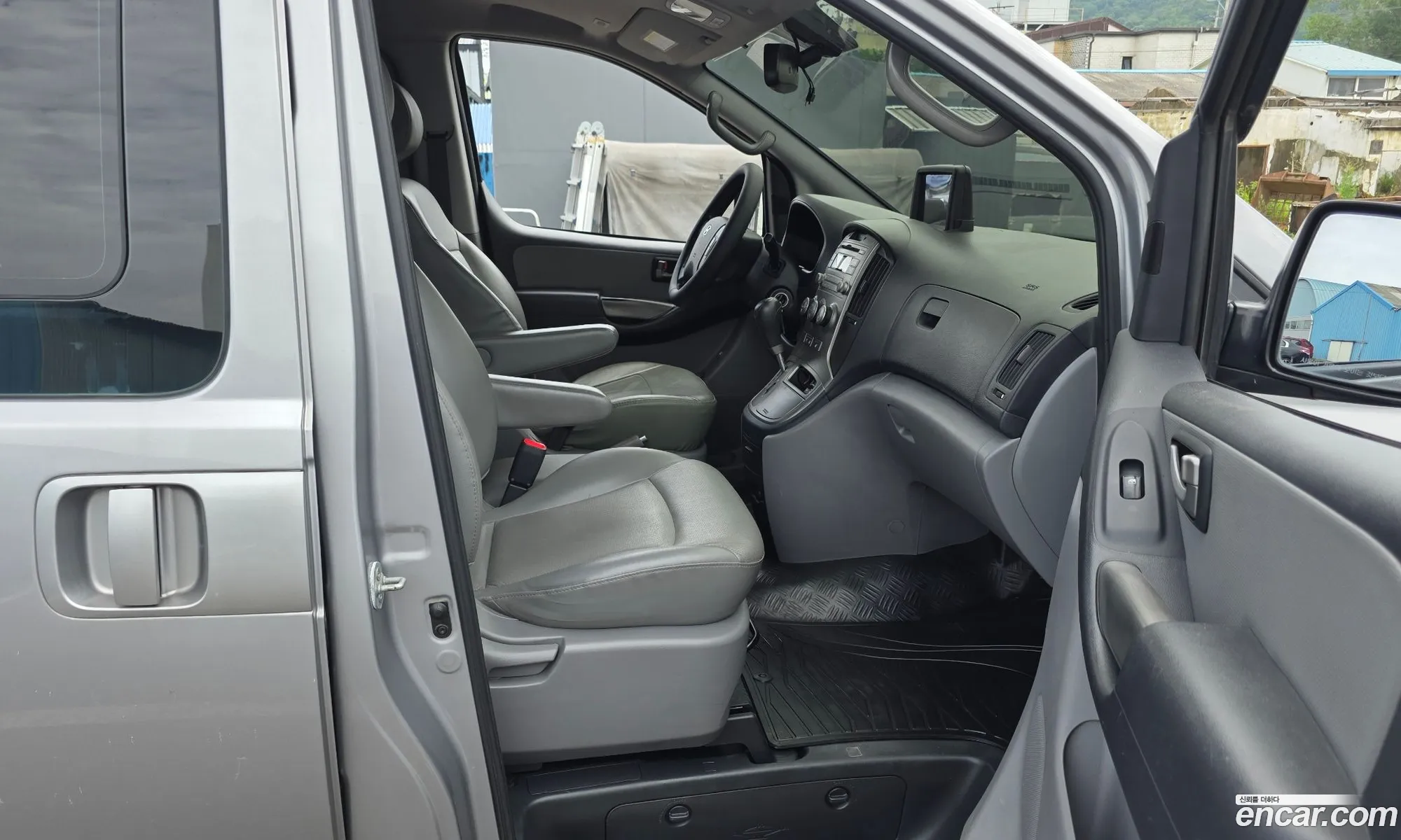 Hyundai Grand Starex 2012 — 17